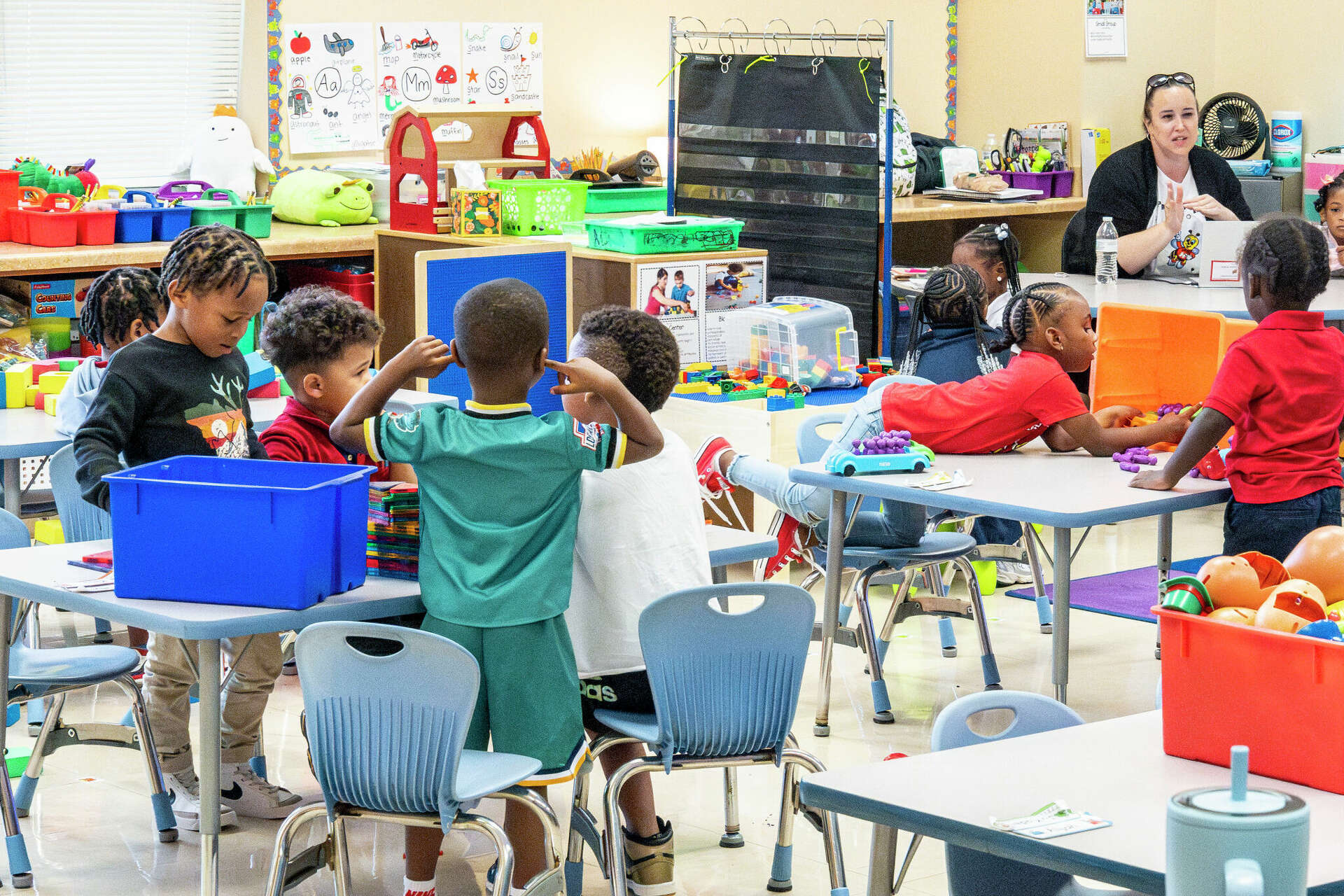 HISD reports sharp drop in applicants in 2025-26 school choice process