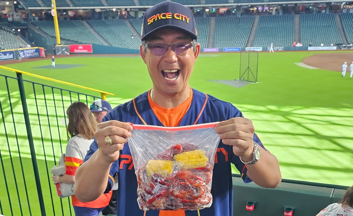 Ein Fan der Houston Astros wird viral, weil er Langusten in den Daikin ...