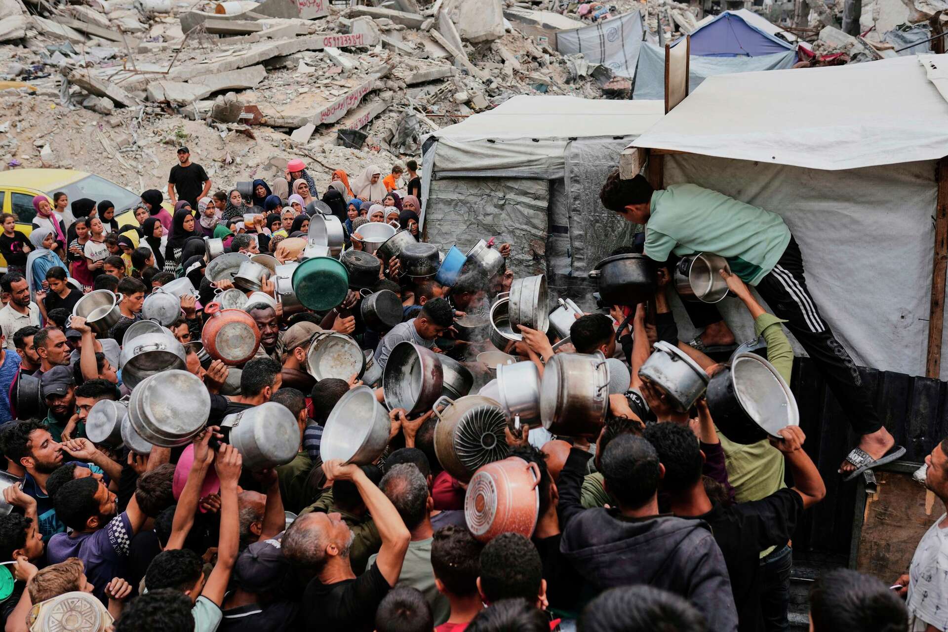 Israeli strikes kill at least 20 people in Gaza as Trump wraps up his Middle East visit Israeli strikes kill at least 20 people in Gaza as Trump wraps up his Middle East visit