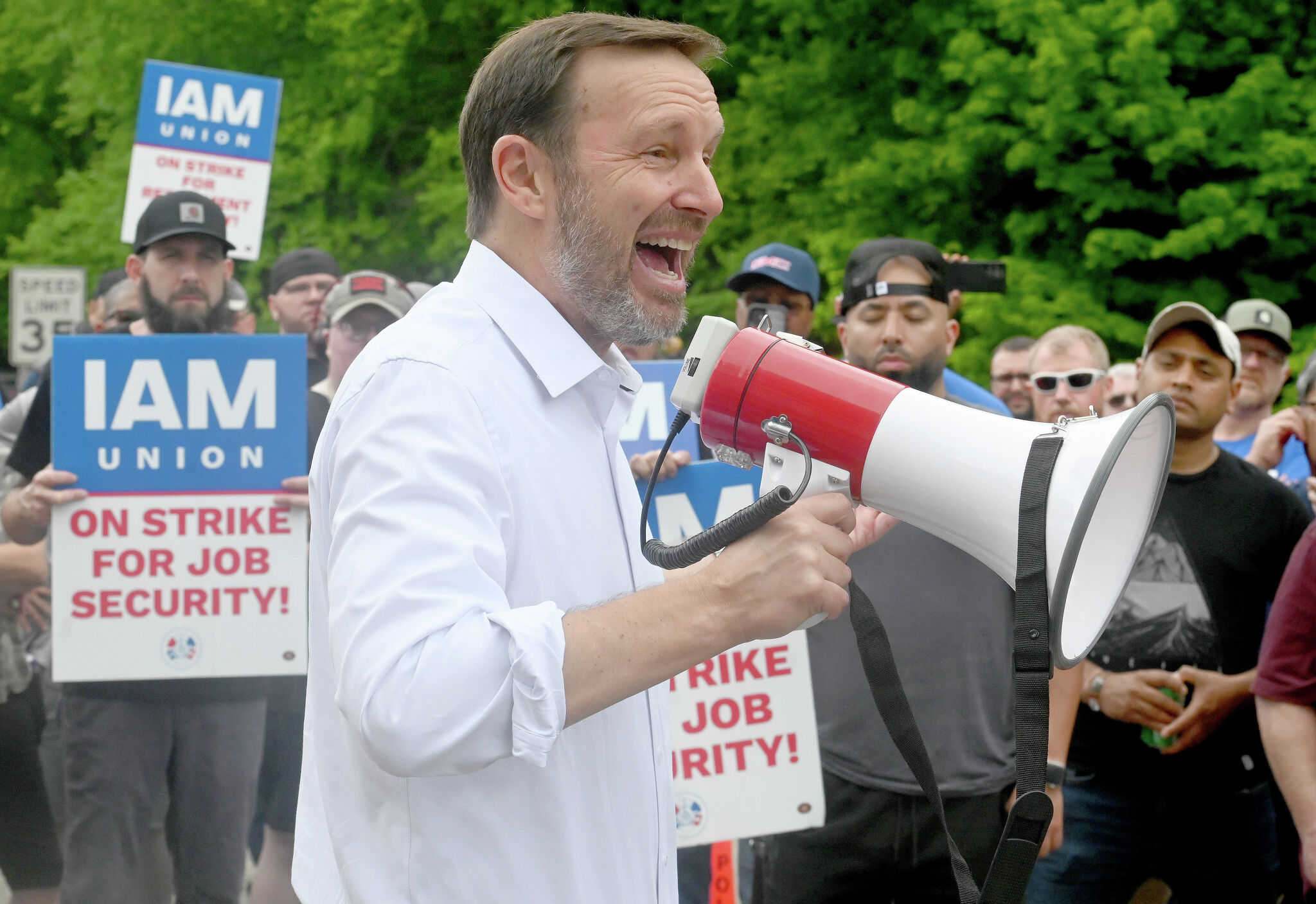 Sen. Chris Murphy skipped Connecticut protests for No Kings rally in California