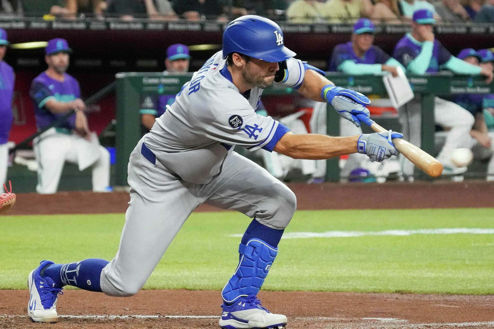 Angels sign Chris Taylor to a 1-year contract, keeping the utilityman in Southern California