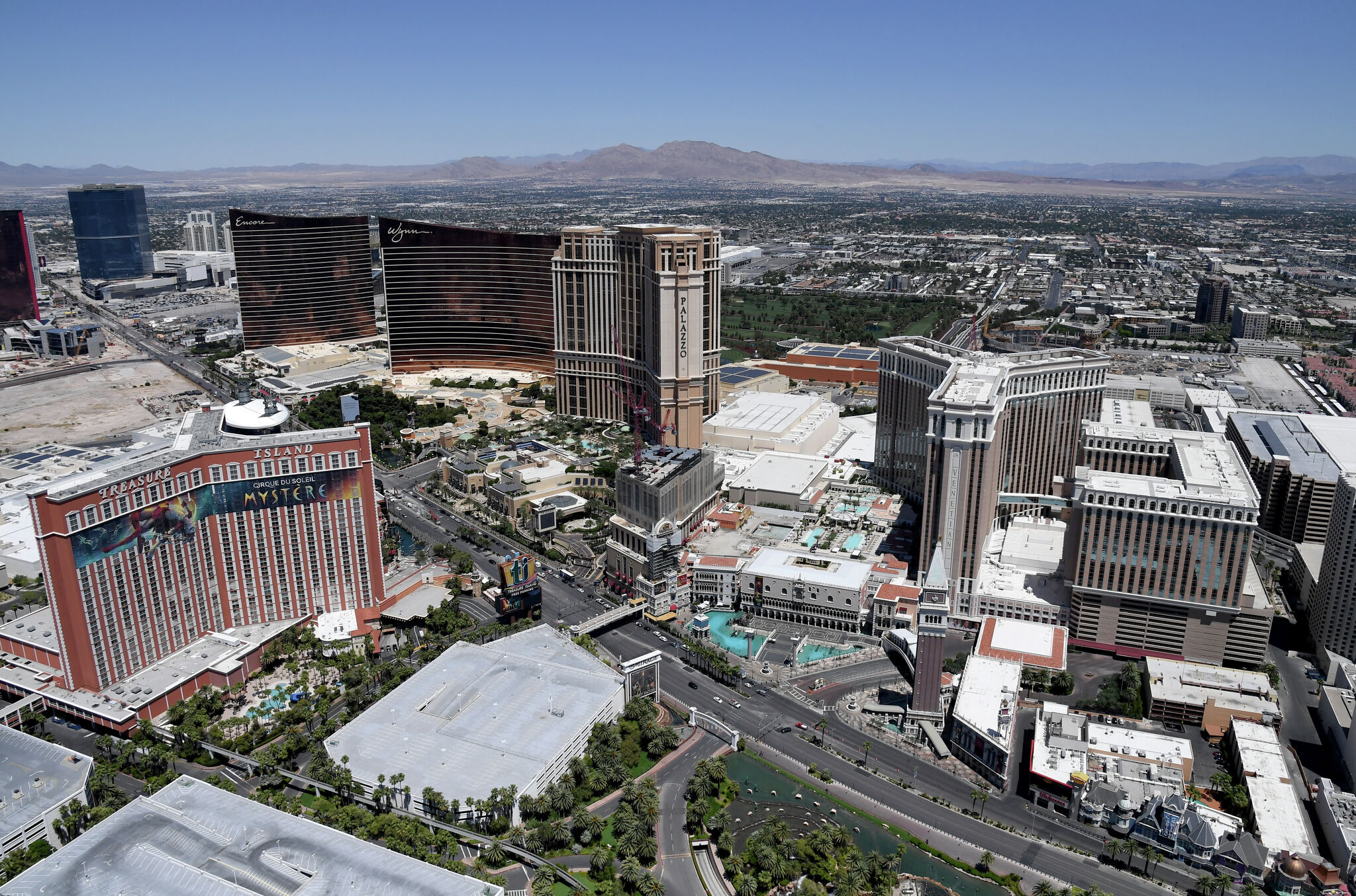 'Grossly inadequate': Lawsuits allege bedbugs in 2 Vegas Strip hotels