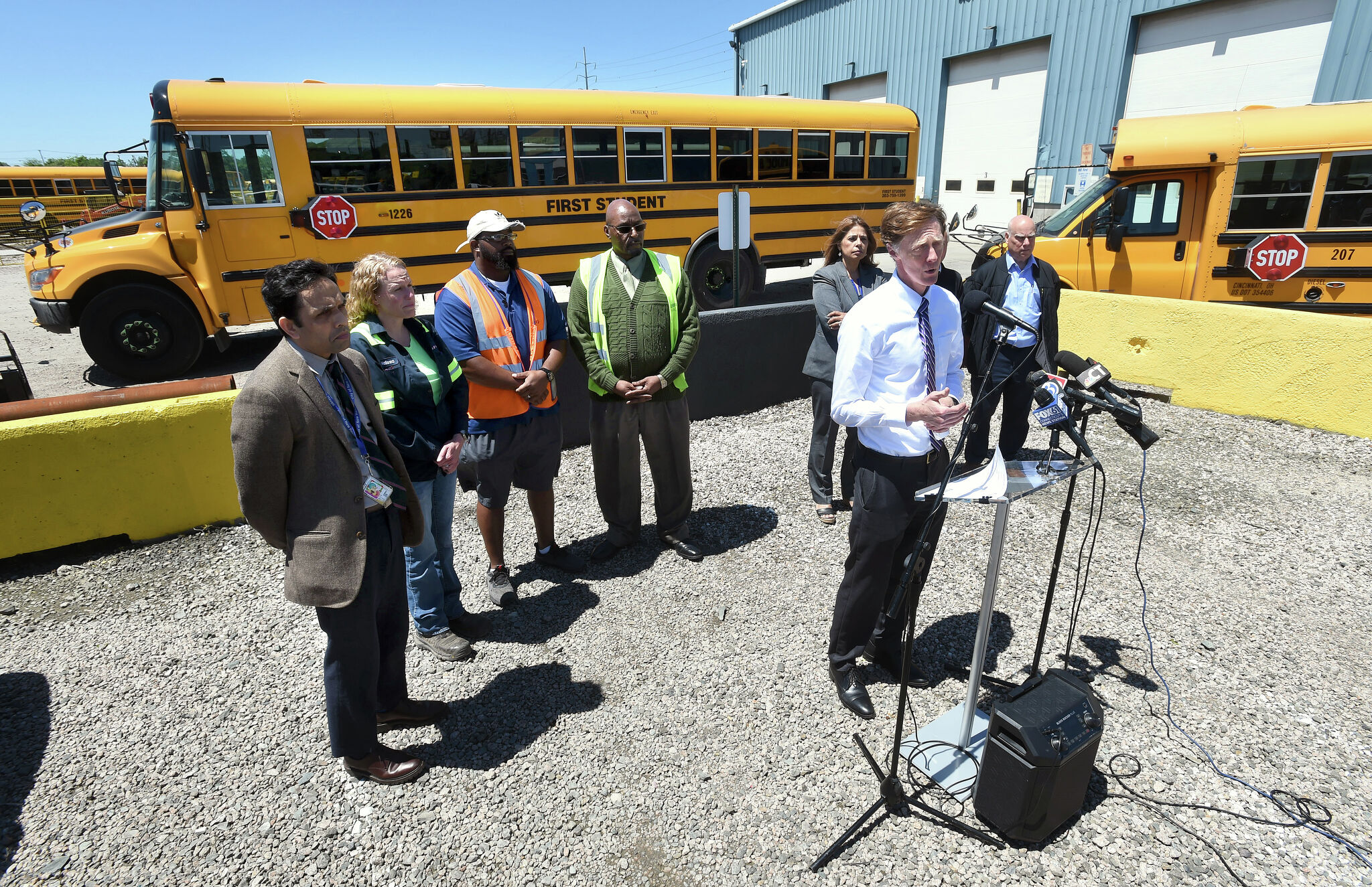 New Haven seeks $250 fine for passing stopped school buses