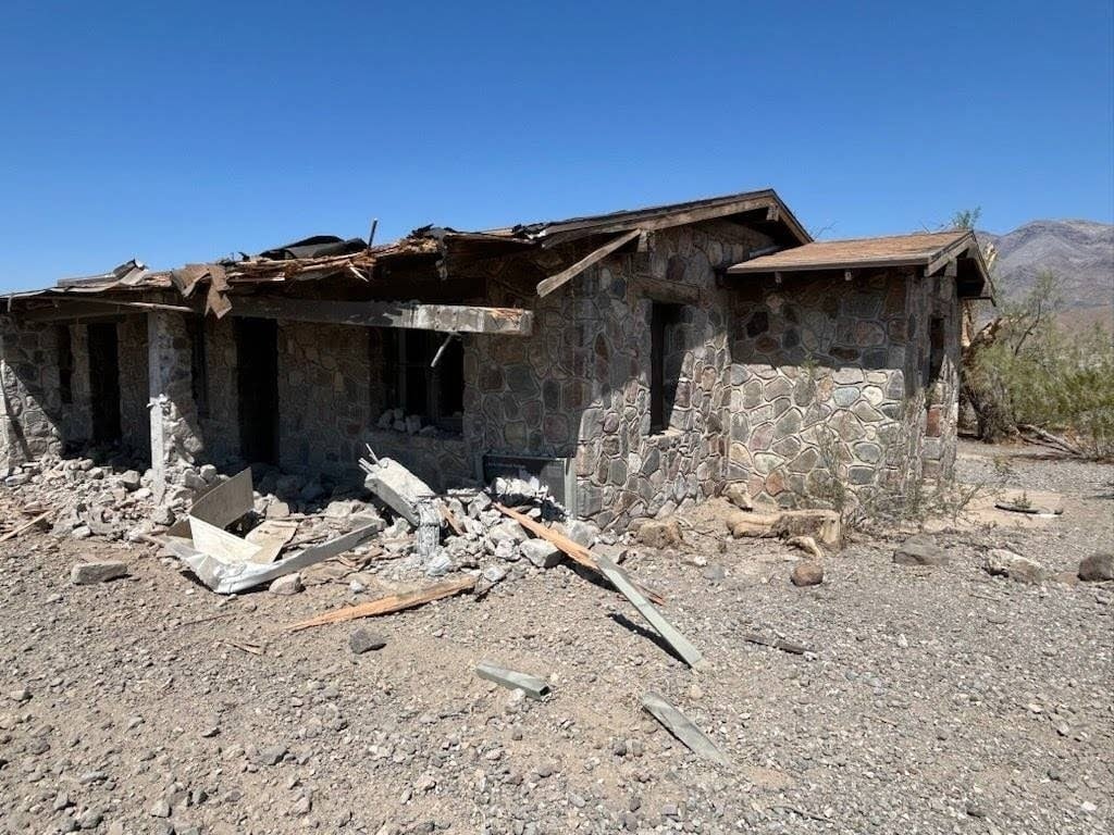 Driver dies after crashing into historic building in Calif. national park