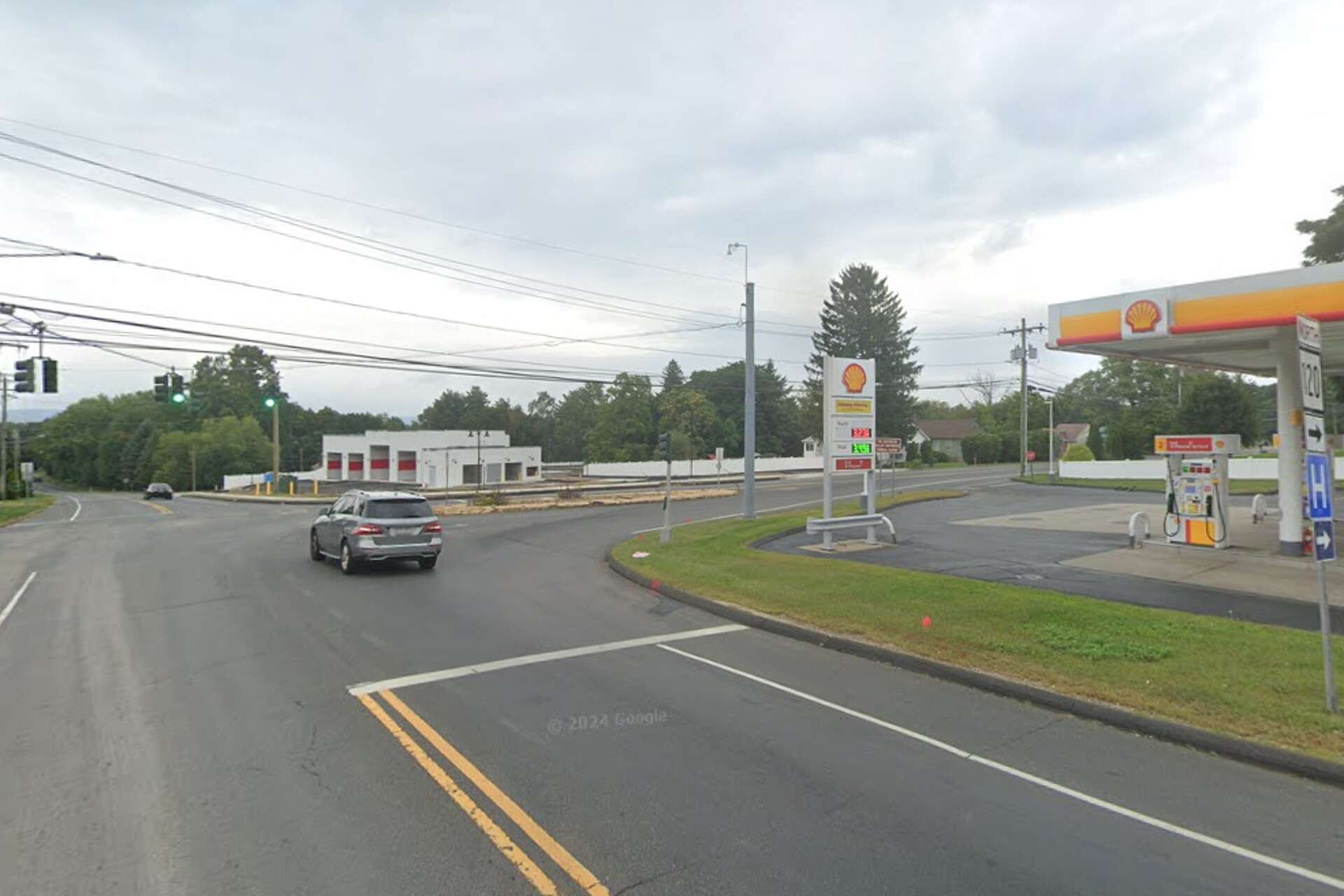 Teen moped rider hurt in Southington crash passed cars at light: Cops