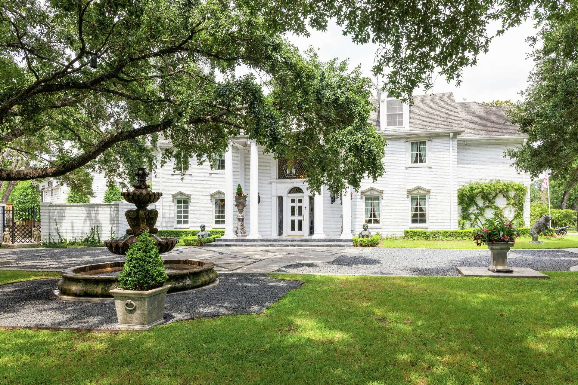 Houston mansion tied to notorious murder saga relisted at $5.2M