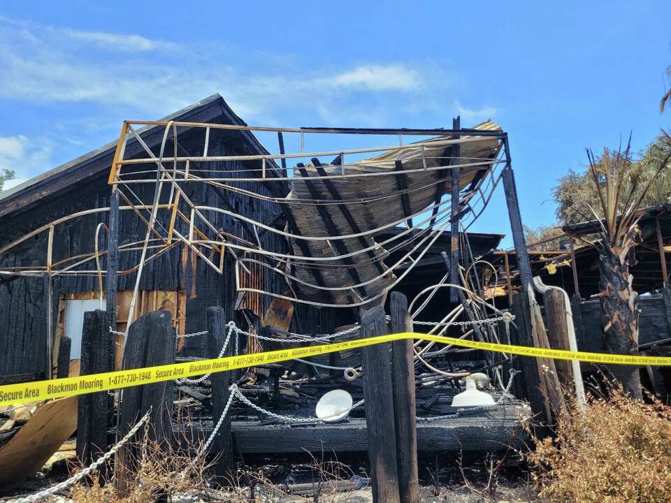 Popular Gulf seafood restaurant burns down in northwest Houston