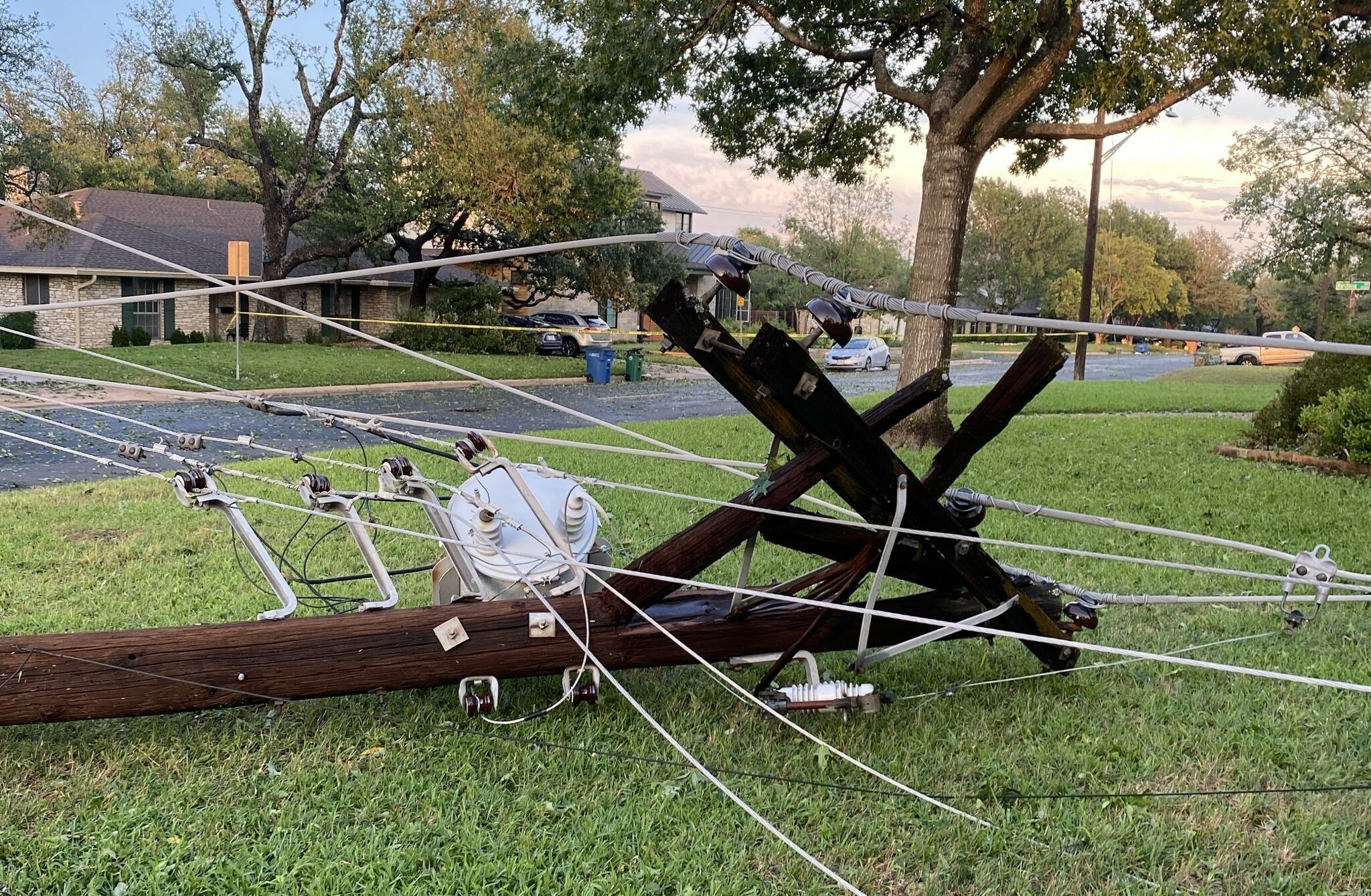 1 dead, thousands without power after severe storms in Austin