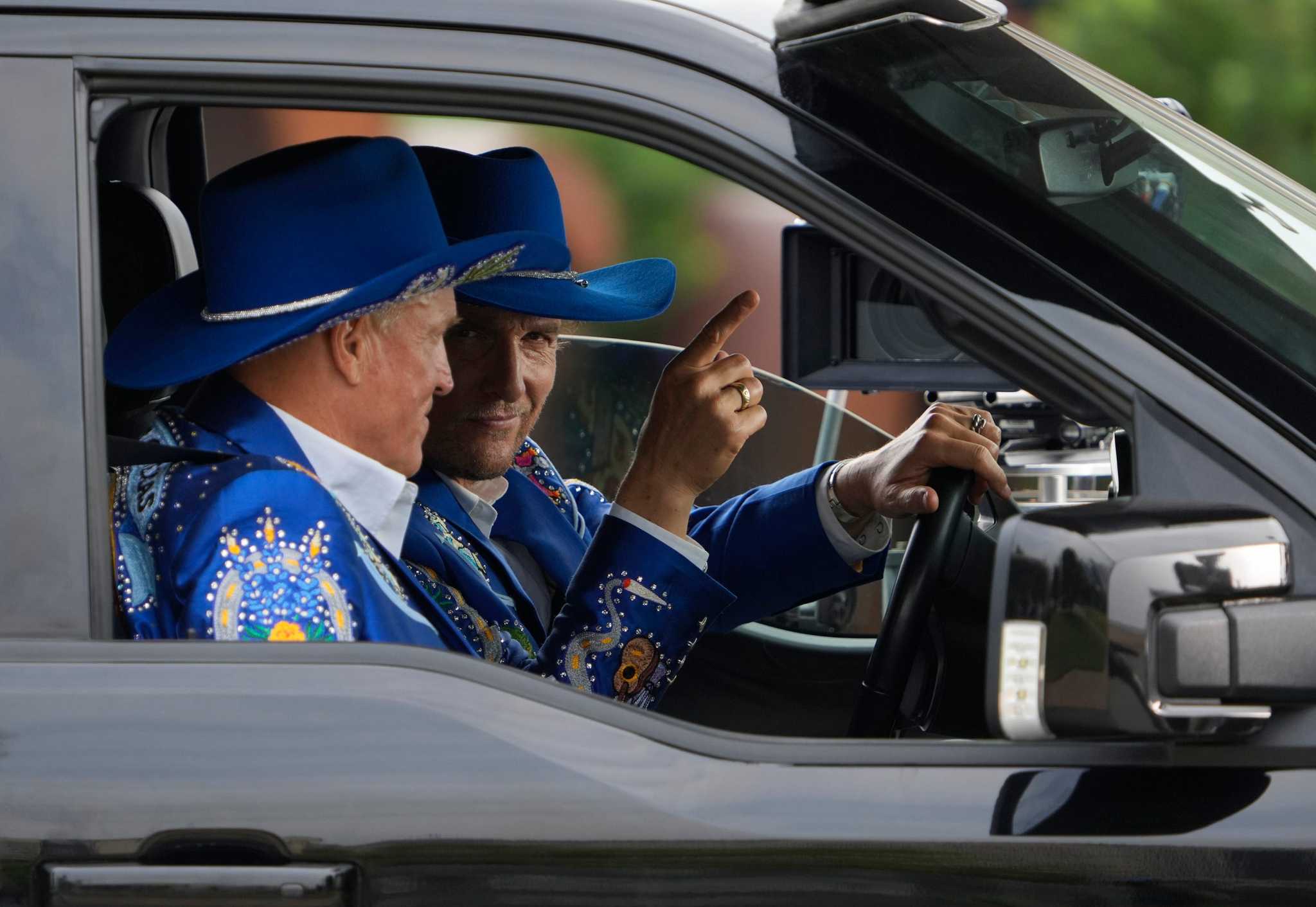 Matthew McConaughey Celebrates Woody Harrelson’s 65th Birthday