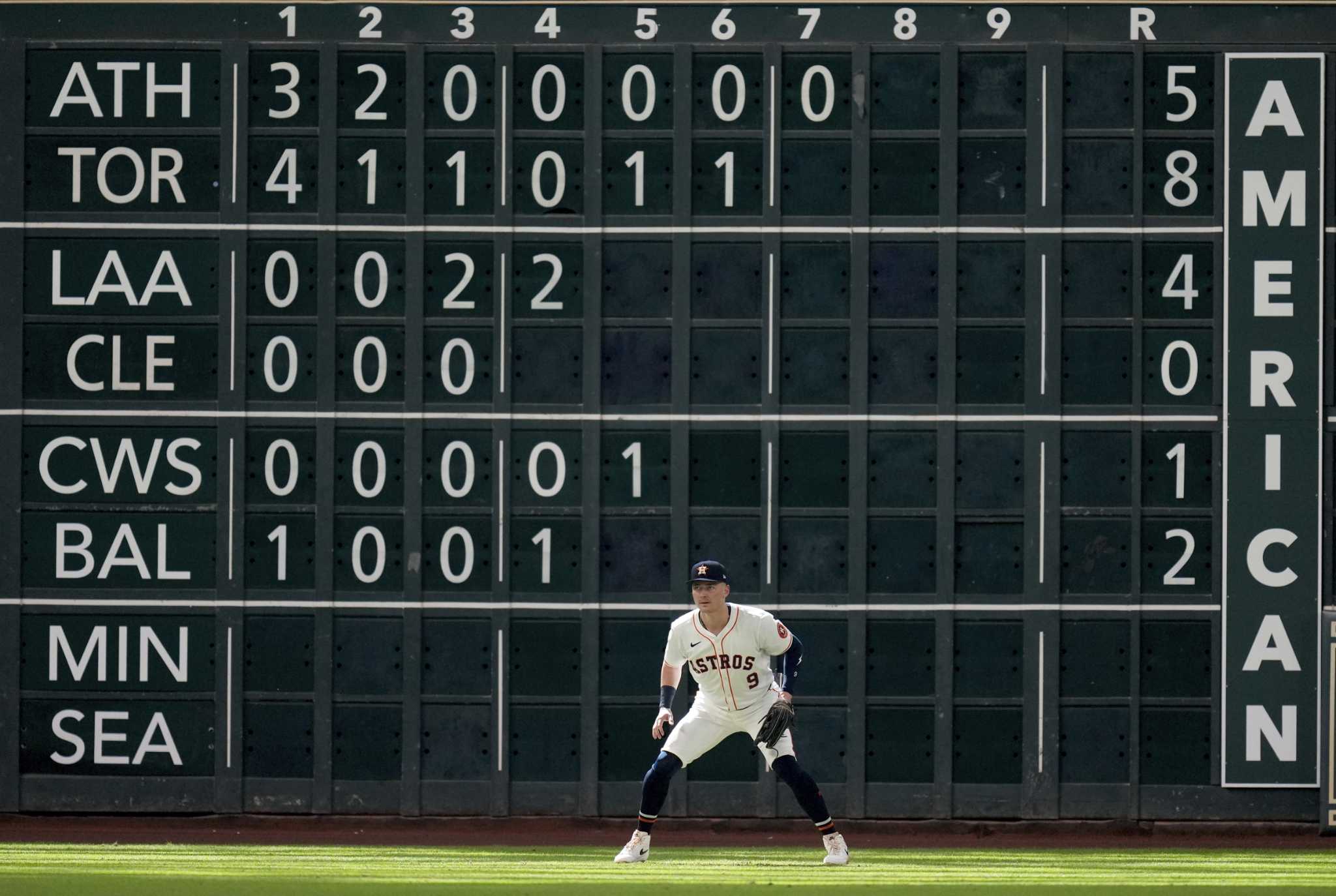 Houston Astros rookie Zach Dezenzo to be evaluated for sore hand