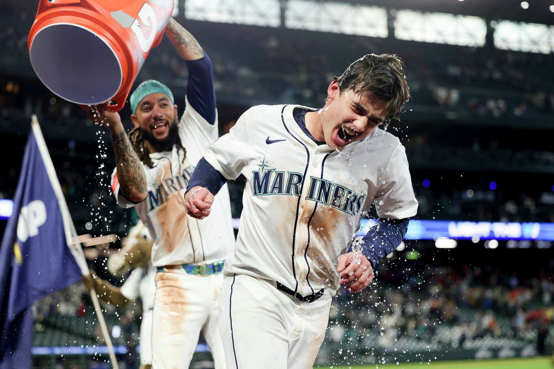 Cole Young drives in winning run in 10th in major league debut