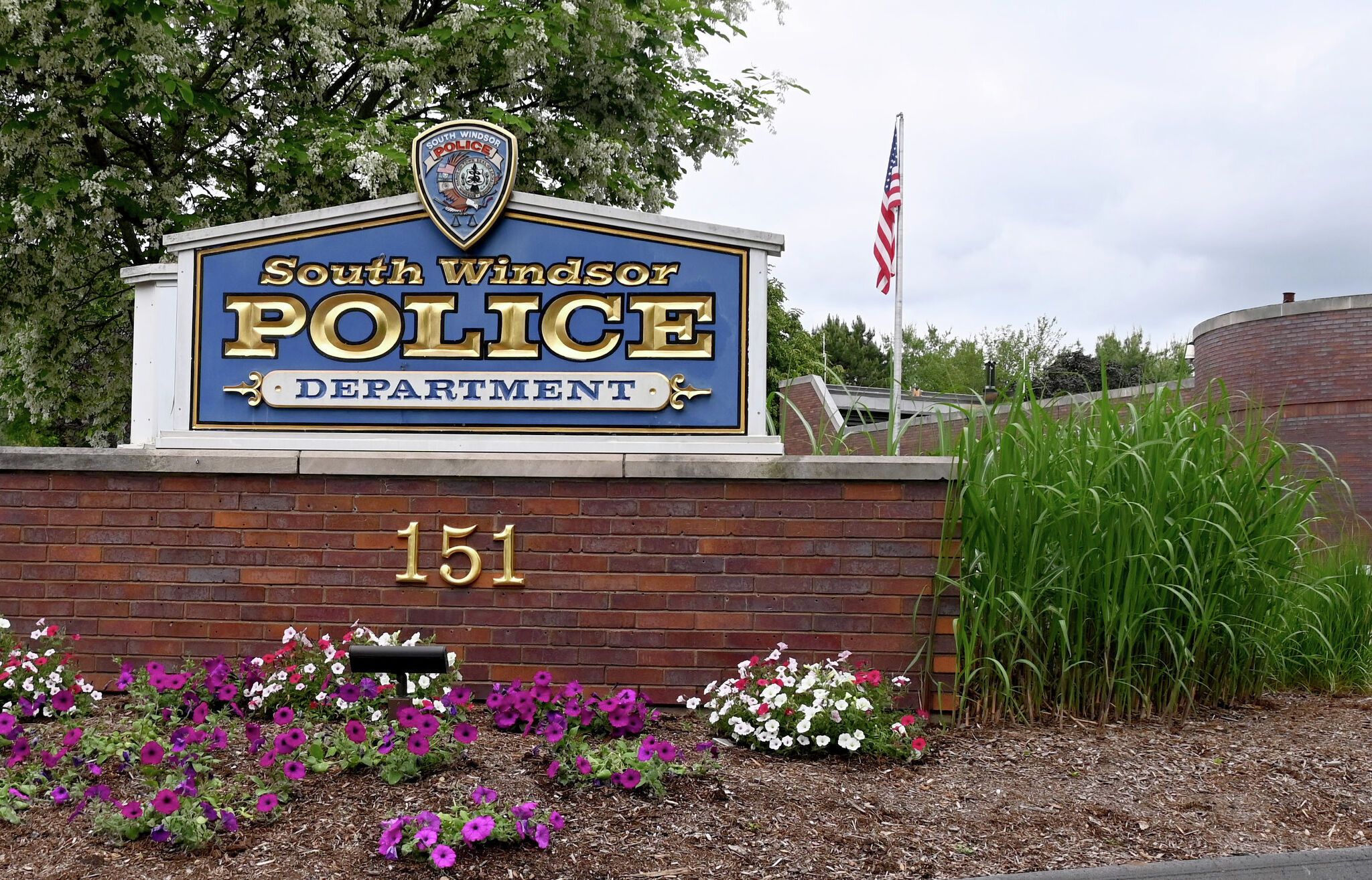 Three people charged after stolen car crashes in South Windsor: Police
