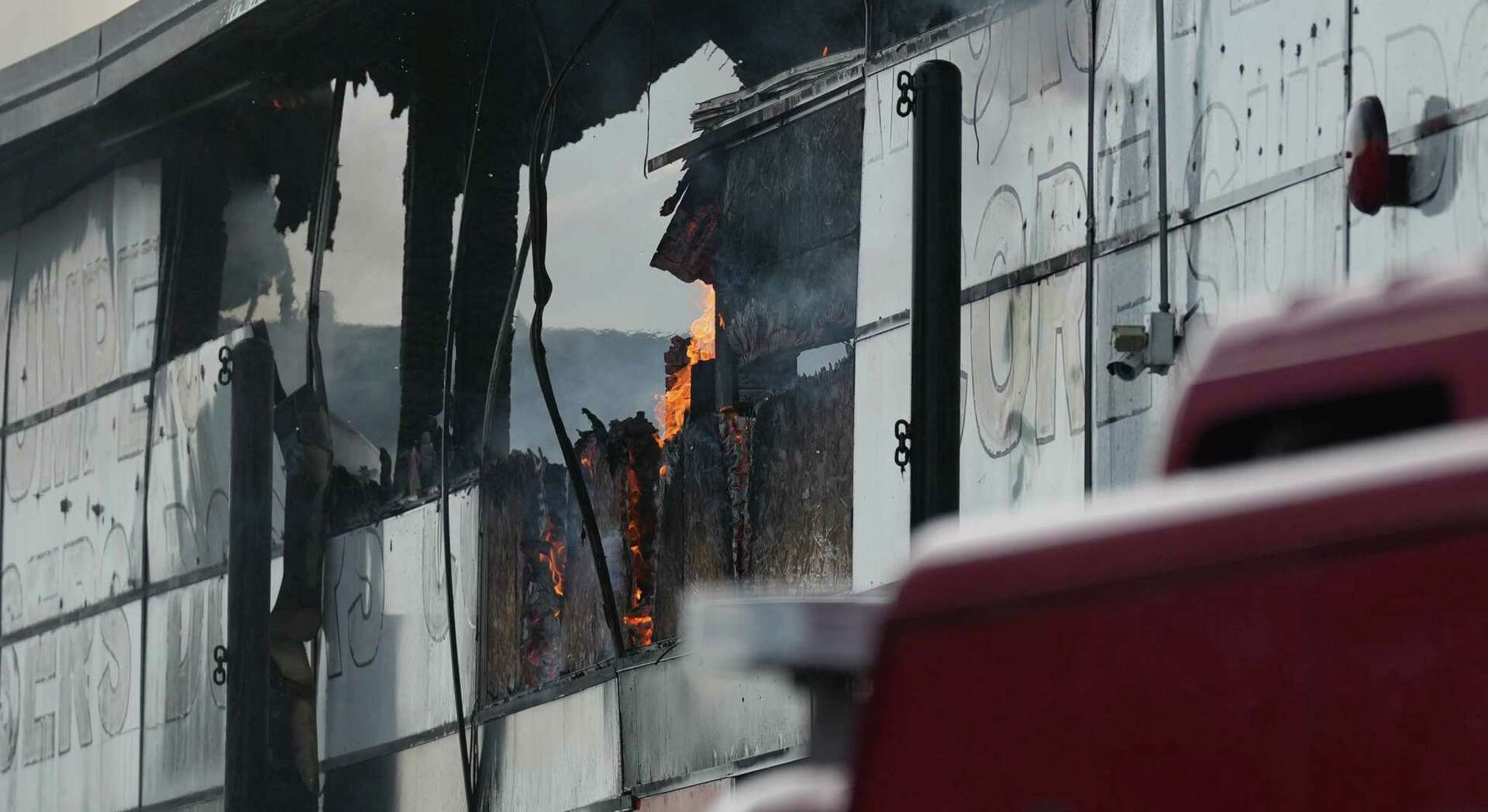 Large commercial fire in north Houston extinguished, HFD officials say