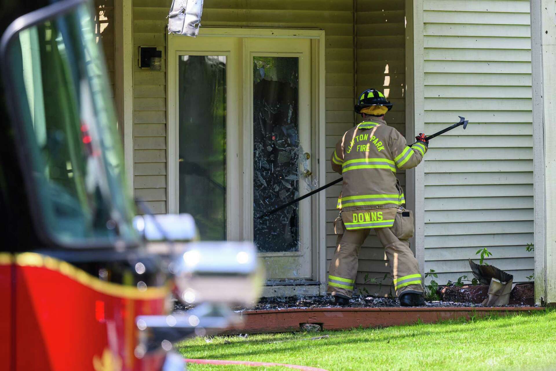 Fire damages apartment building in Halfmoon