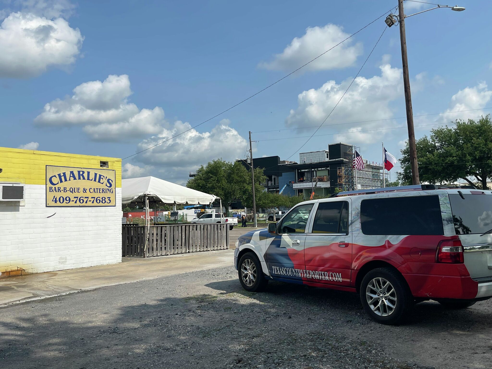 A Beaumont BBQ staple hangs out with Texas Country Reporter