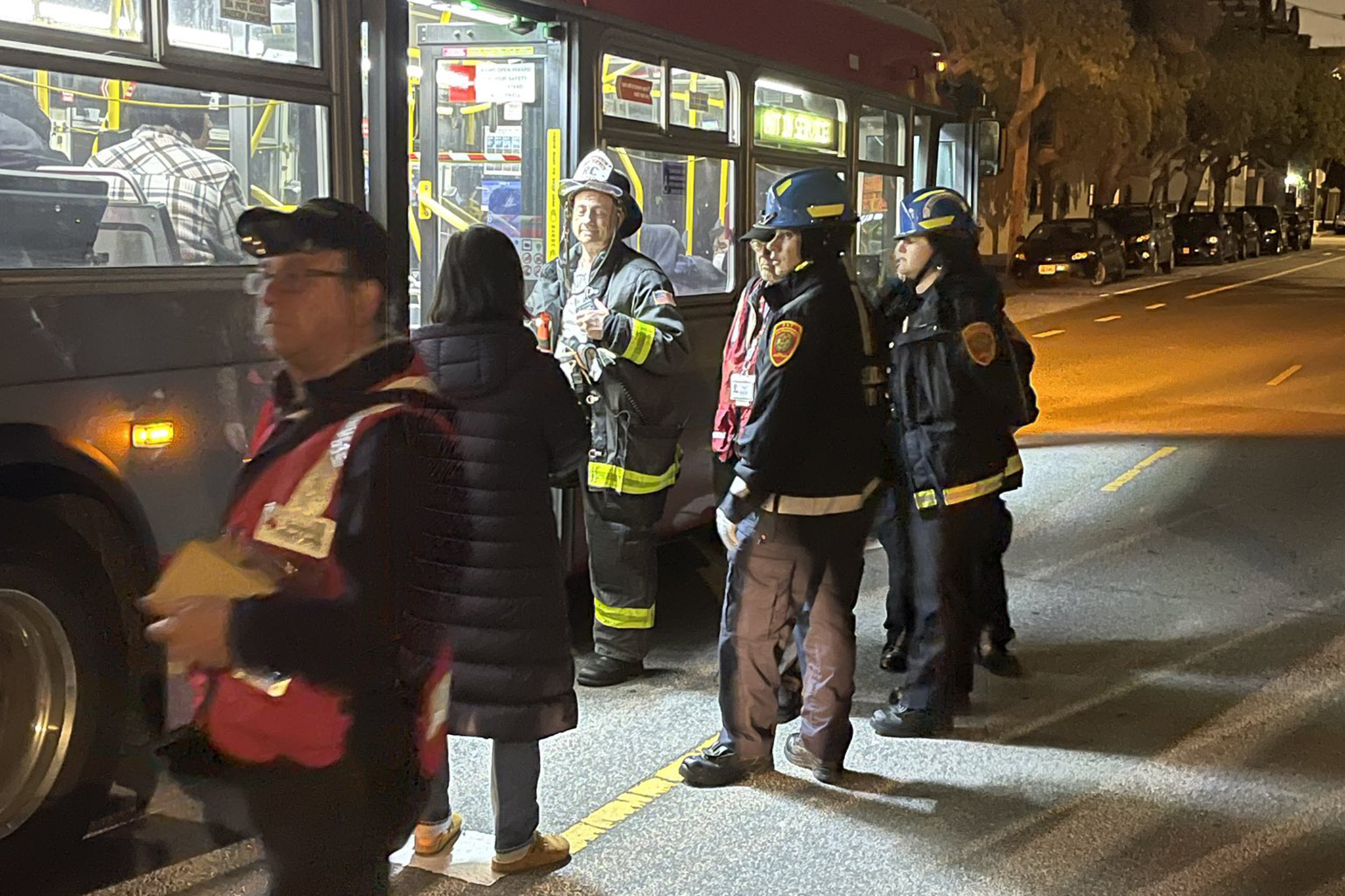 Cat dies in huge San Francisco fire that displaces dozens