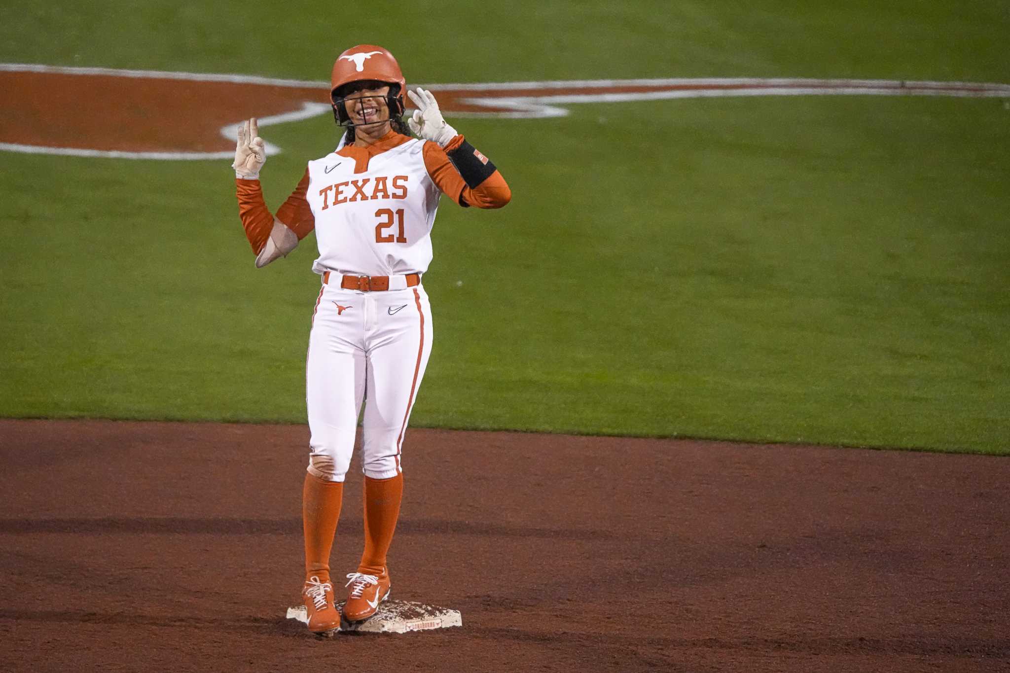Texas softball: Longhorns suffer first SEC loss vs. Florida