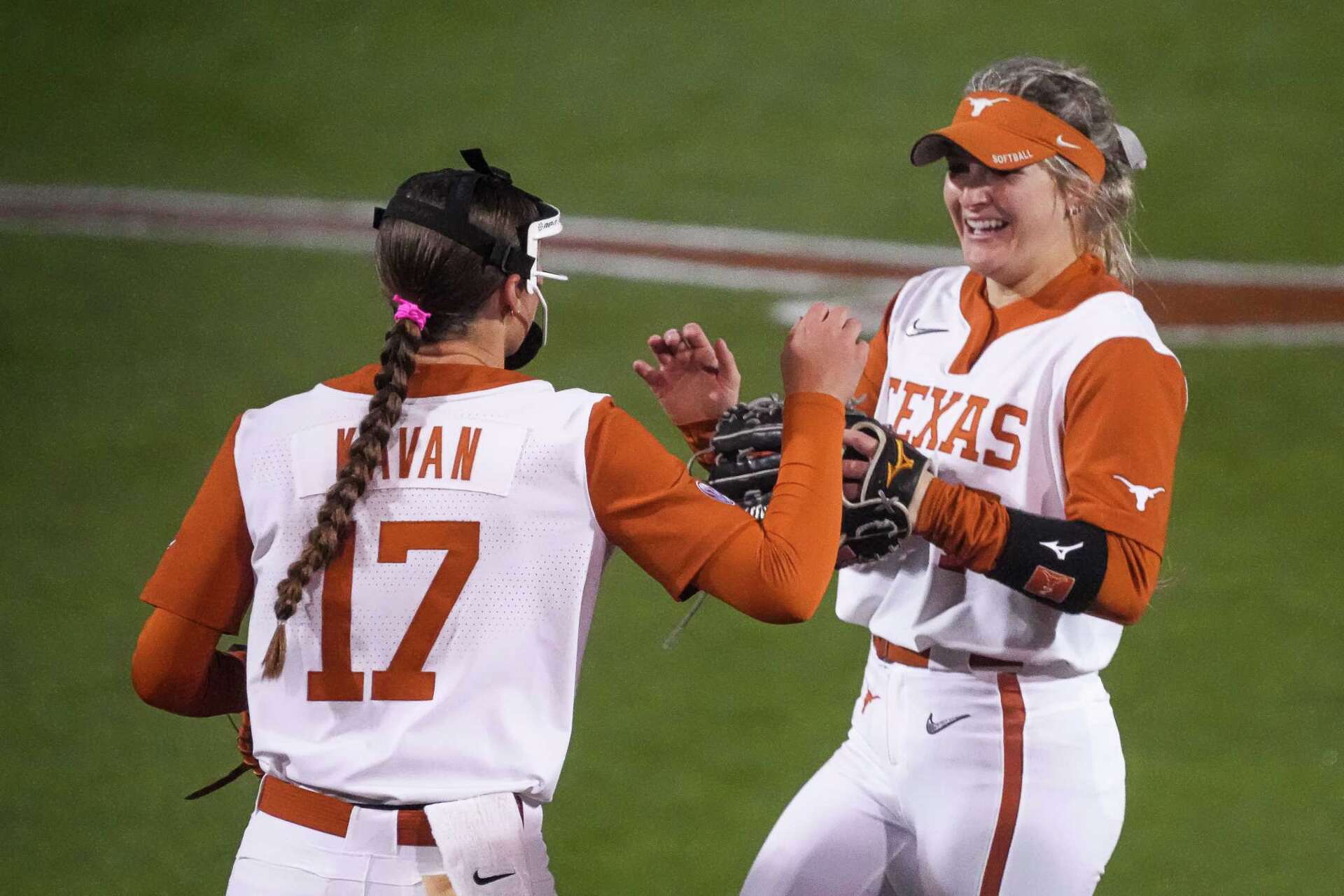Teagan Kavan: Texas softball pitcher finds groove for No. 3 Longhorns
