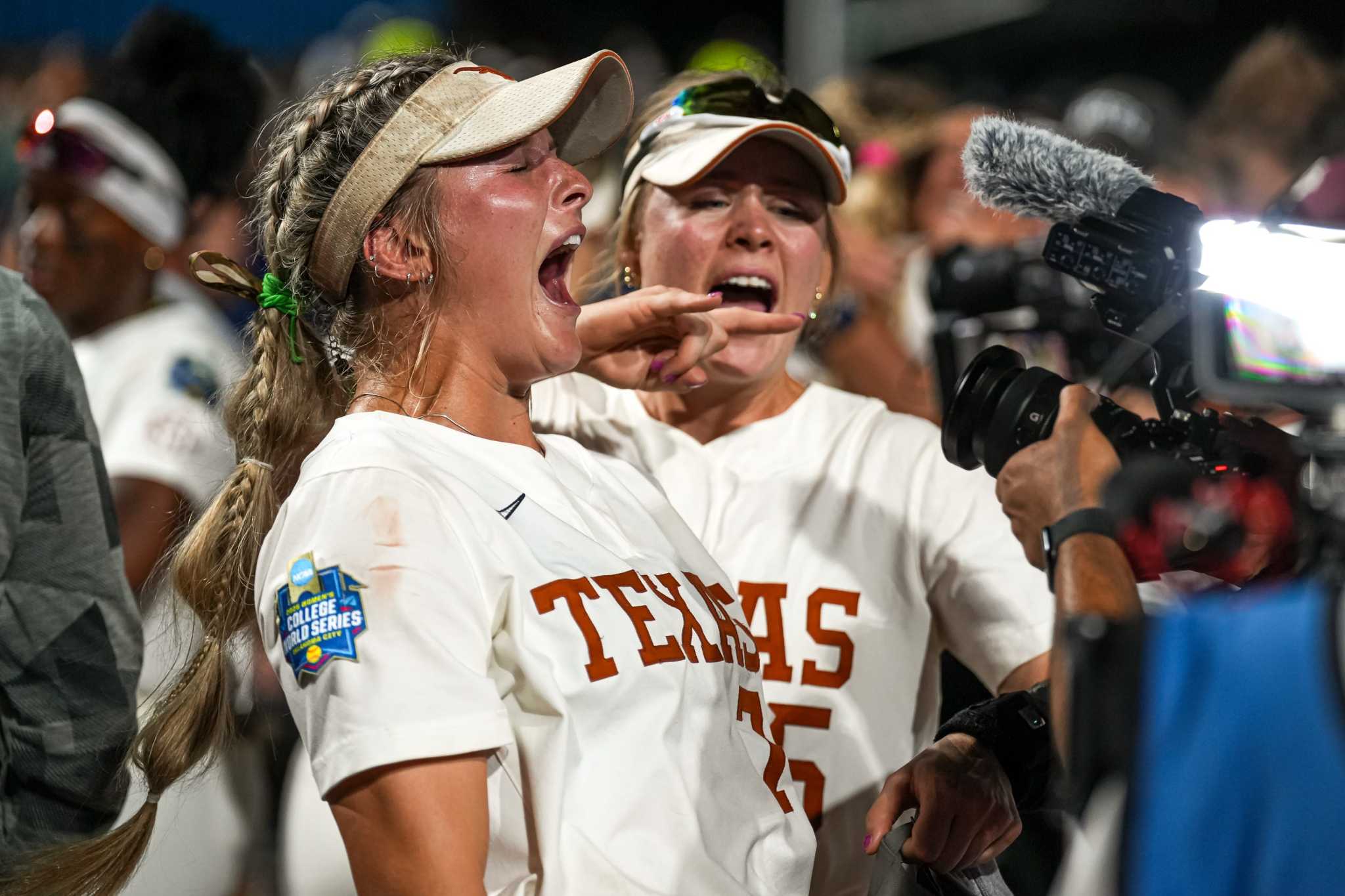 No. 1 Texas softball embraces pressure of defending national title