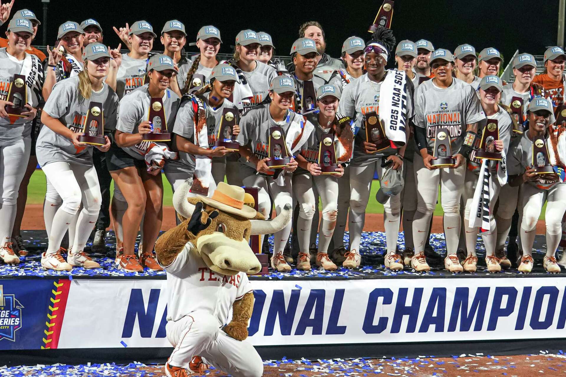 University of Texas Longhorns beat Texas Tech for first softball title