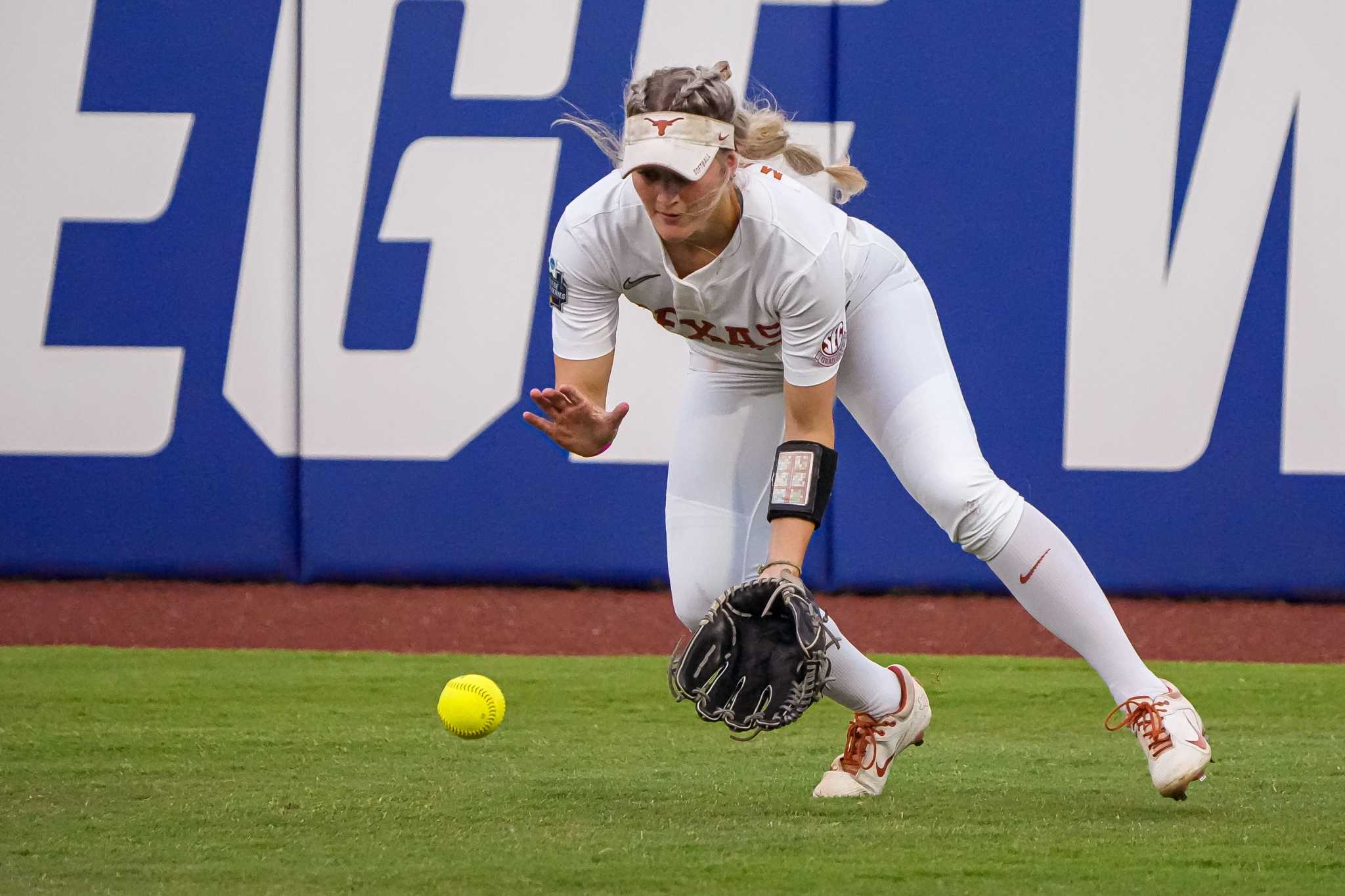 Texas vs Arizona: Live updates as Reese Atwood injured, Texas holds lead