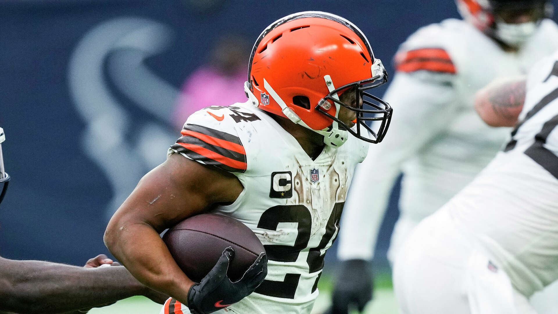 Nick Chubb expected to sign with Houston Texans, pending physical