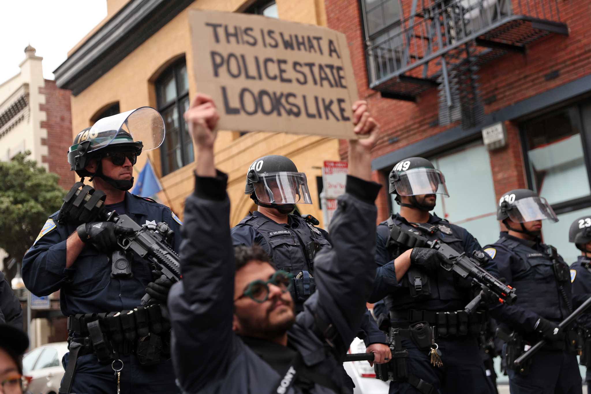 SFPD verhaftet 60 Demonstranten bei chaotischer Kundgebung gegen ...