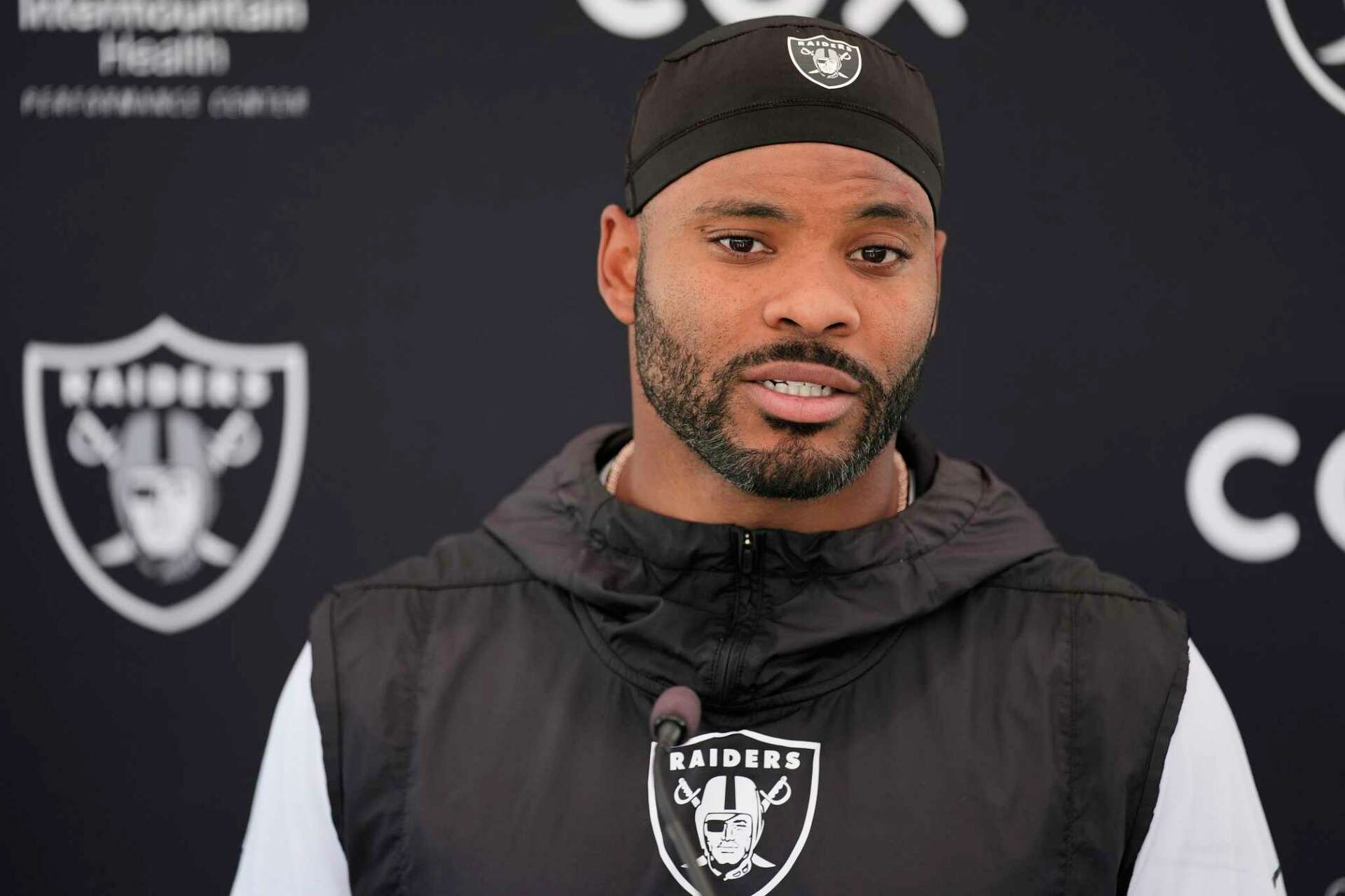 Elandon Roberts eager for leadership role on Las Vegas Raiders defense
