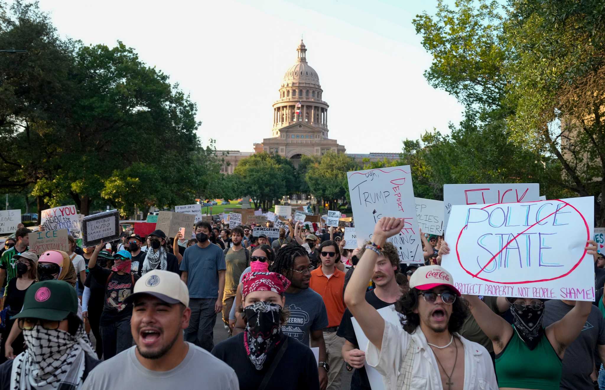Abbott to 'surge' DPS troopers, National Guard soldiers across Texas