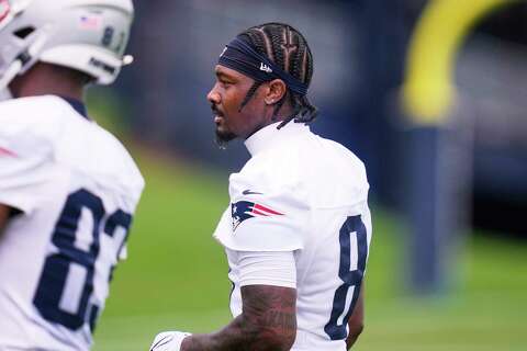 Patriots' Stefon Diggs talks boat video, baggie with pink substance