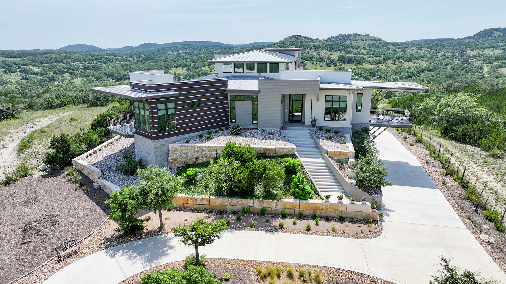 San Antonio couple's hilltop 'dragonfly' home soars with style
