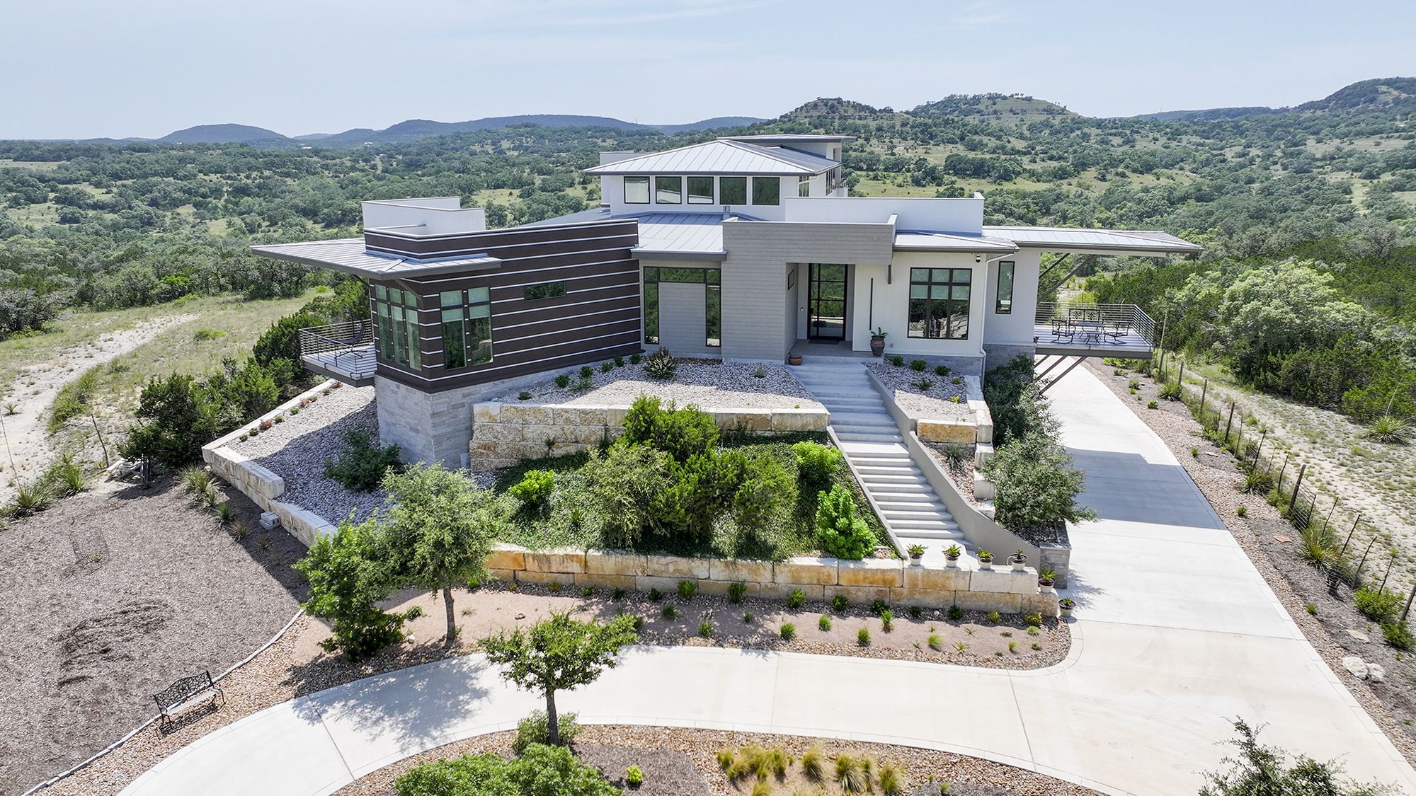 San Antonio couple's hilltop 'dragonfly' home soars with style