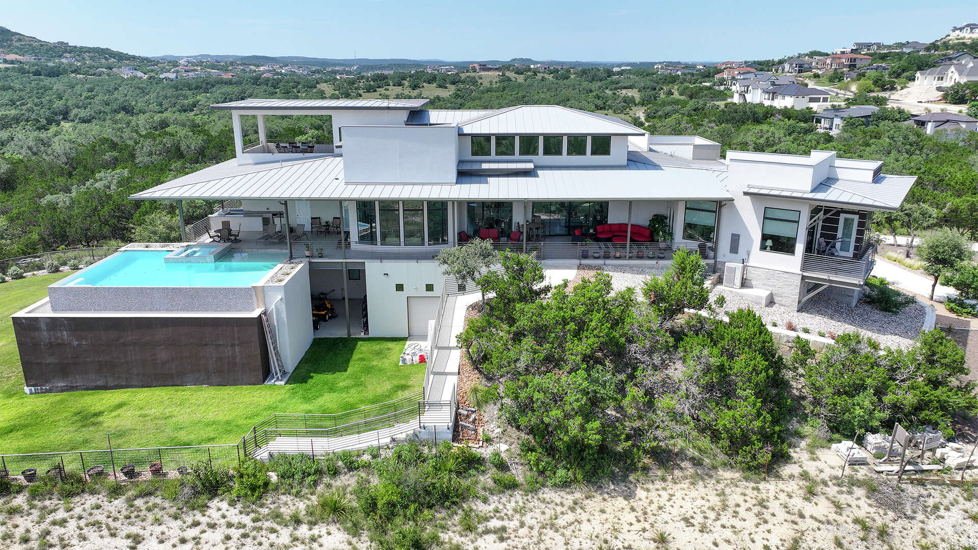 San Antonio couple's hilltop 'dragonfly' home soars with style