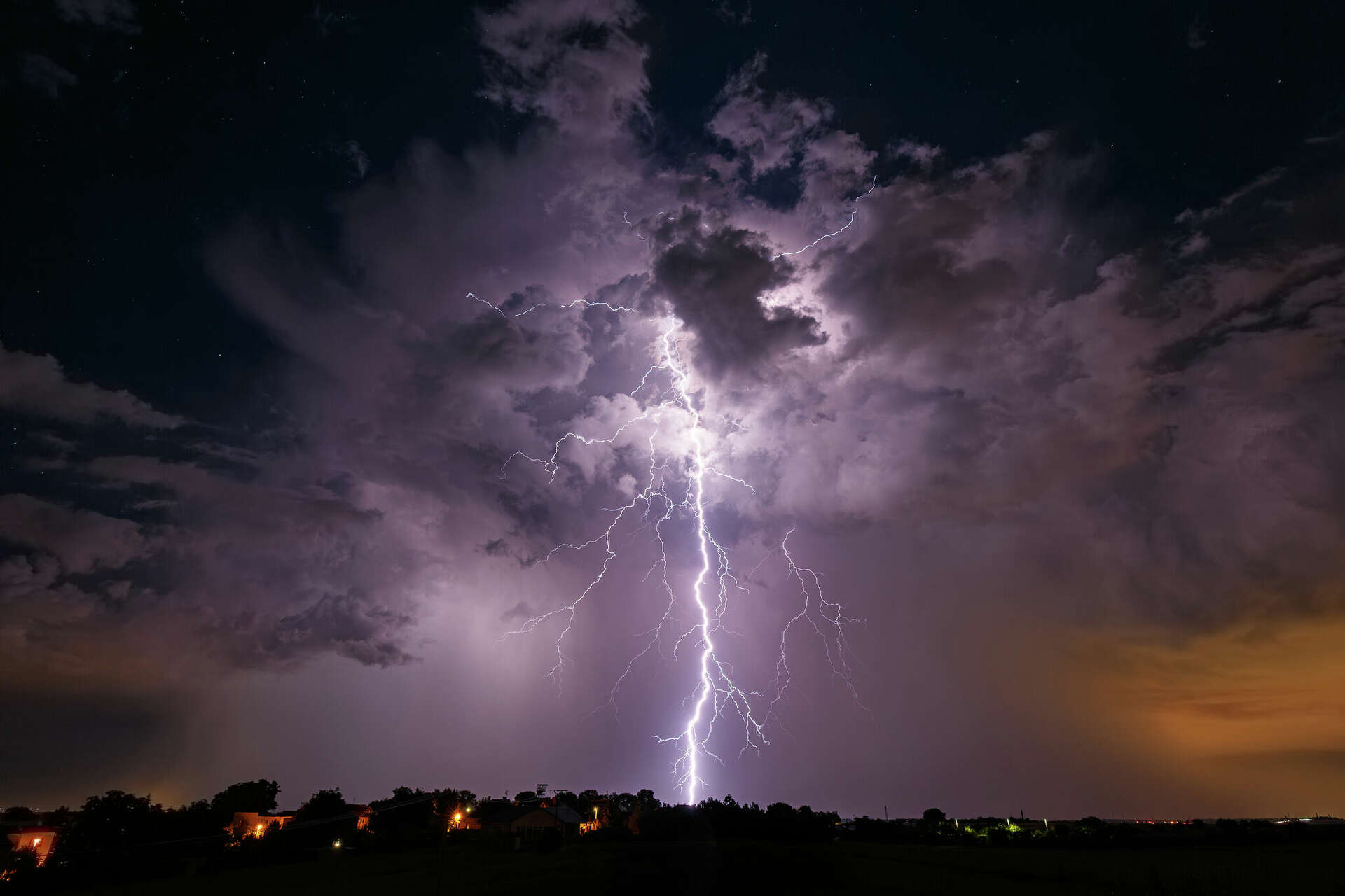 Risk of damaging hail and severe storms persists in San Antonio