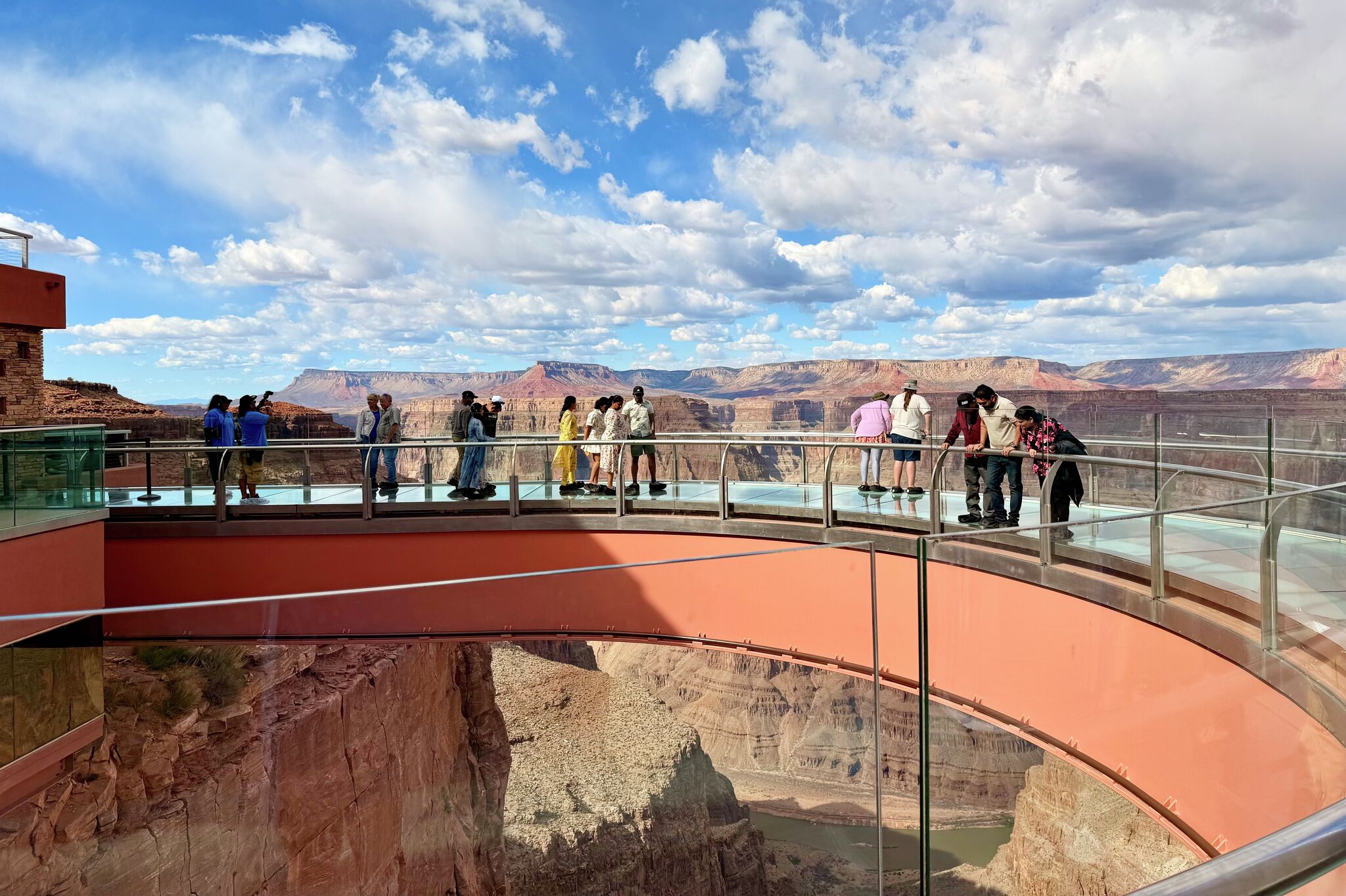 Meet the daredevils who take on the Grand Canyon's most terrifying job, image size:2048x1365