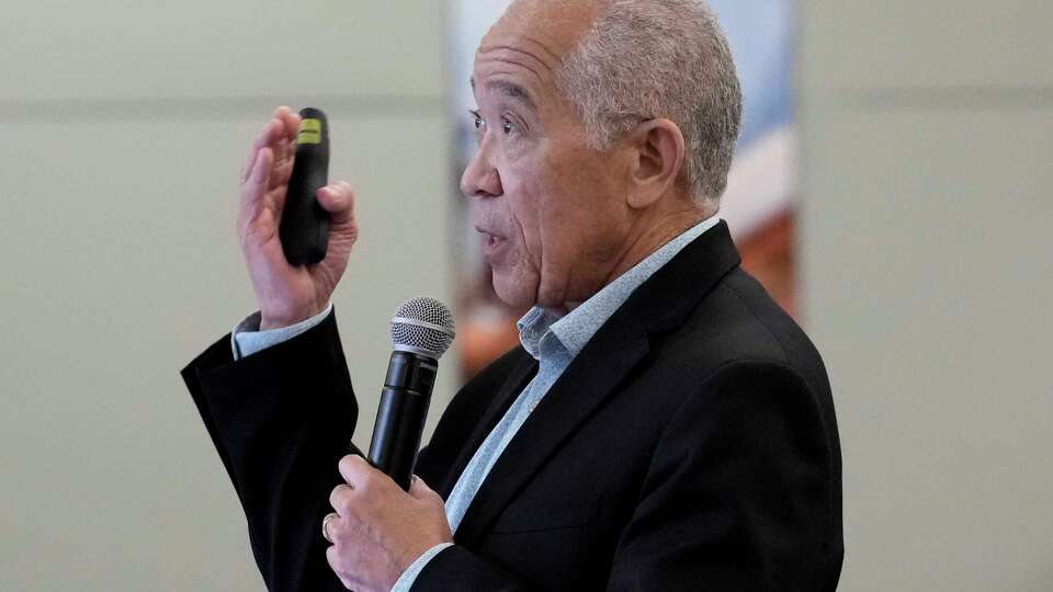 Houston Independent School District Superintendent Mike Miles presents the latest STAAR report to the board members during a board meeting at Hattie Mae Educational Center in Houston, Thursday, June 12, 2025.