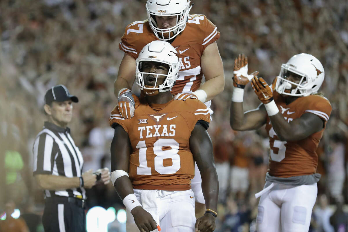 Tyrone Swoopes has been hired as the new tight ends coach at Lindale High School.