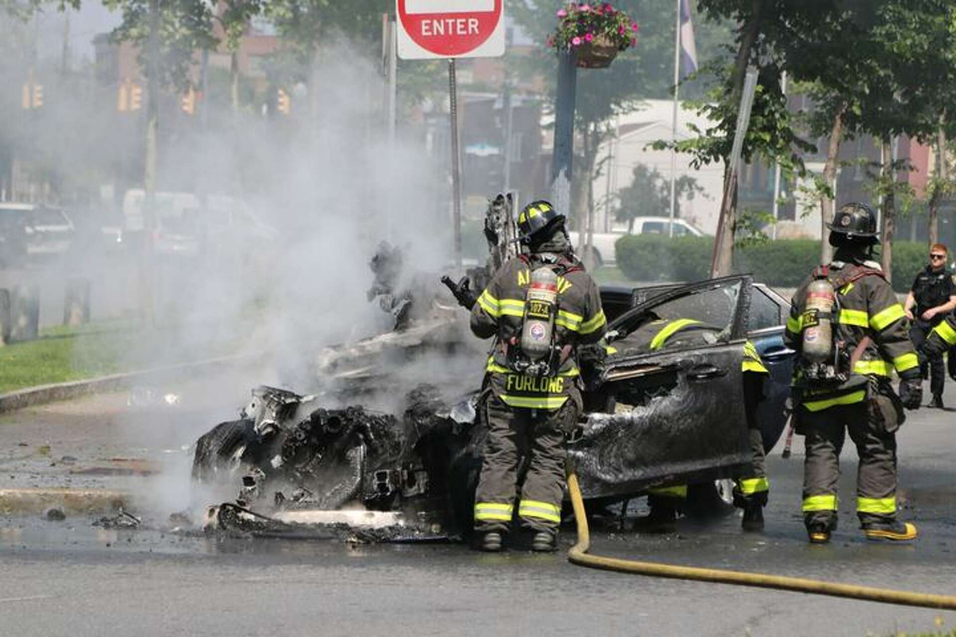 Fire engulfs car parked next to Albany's Townsend Park