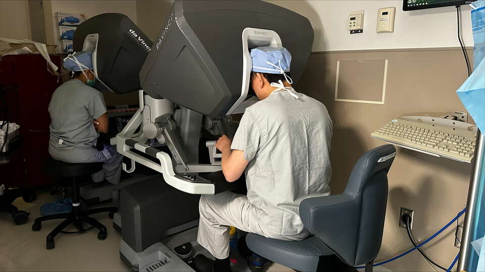 Houston surgeon performs first fully robotic heart transplant