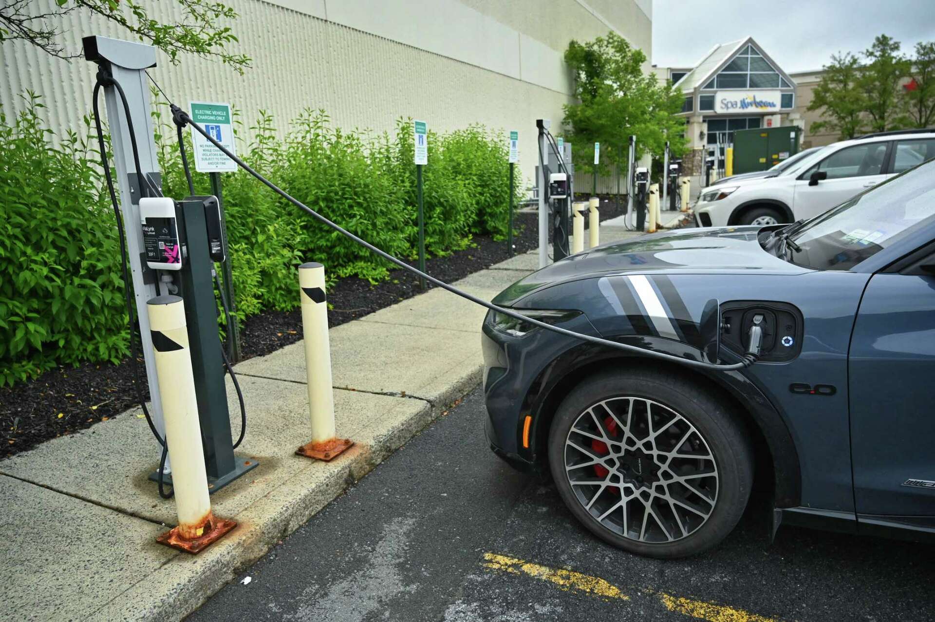 NY charging infrastructure might pose an obstacle in state's EV goals