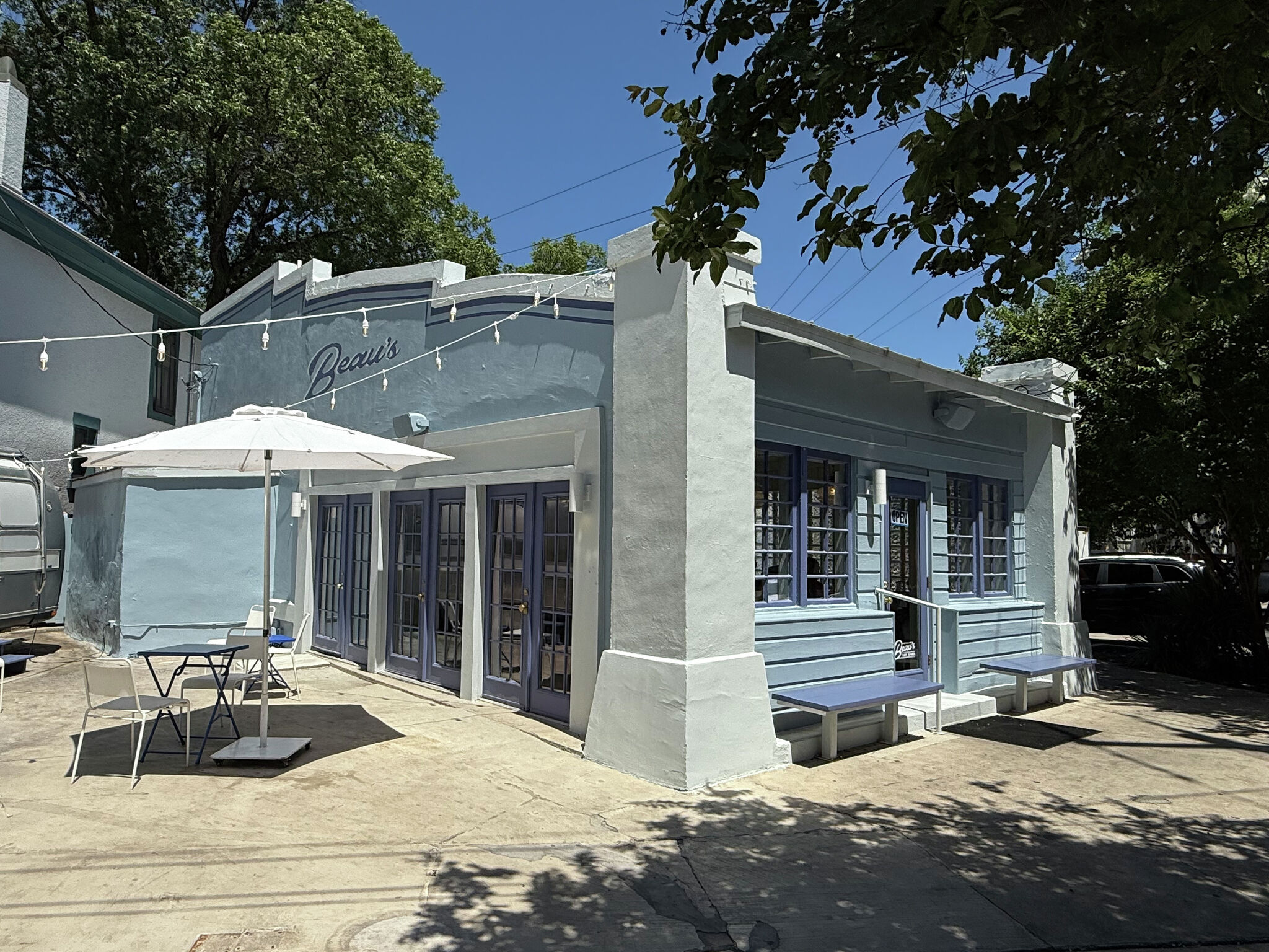Review: Beau's Tiny Diner brings all-day Americana to San