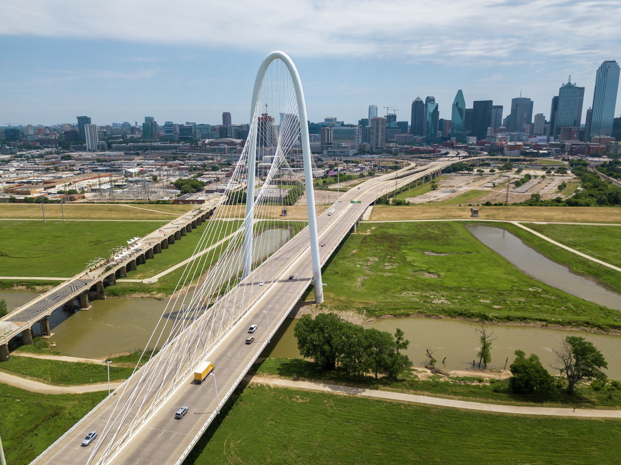 Texas rapper and country star shut down major bridge for music video