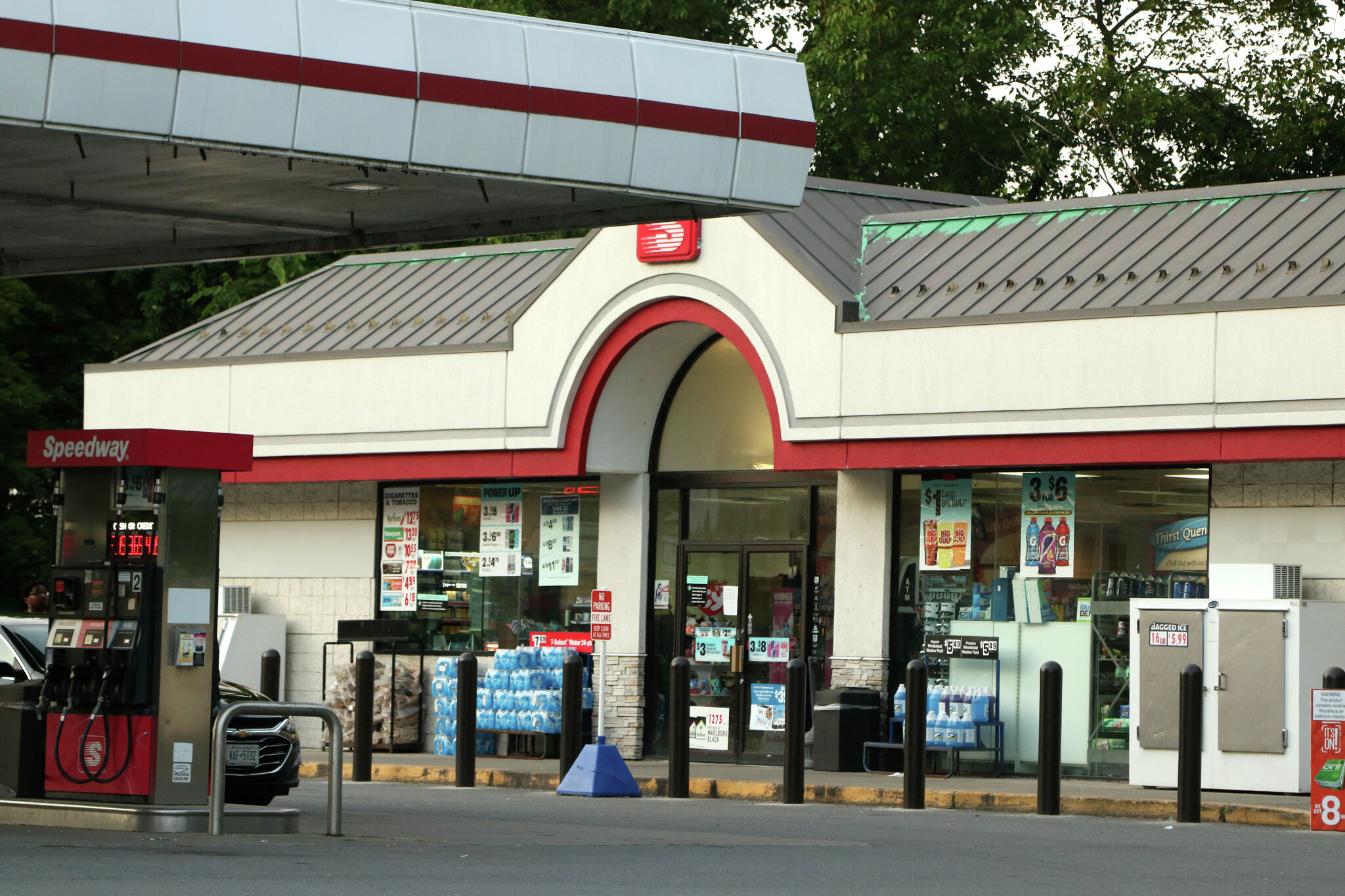 7-Eleven, which also owns Speedway, closing 645 stores