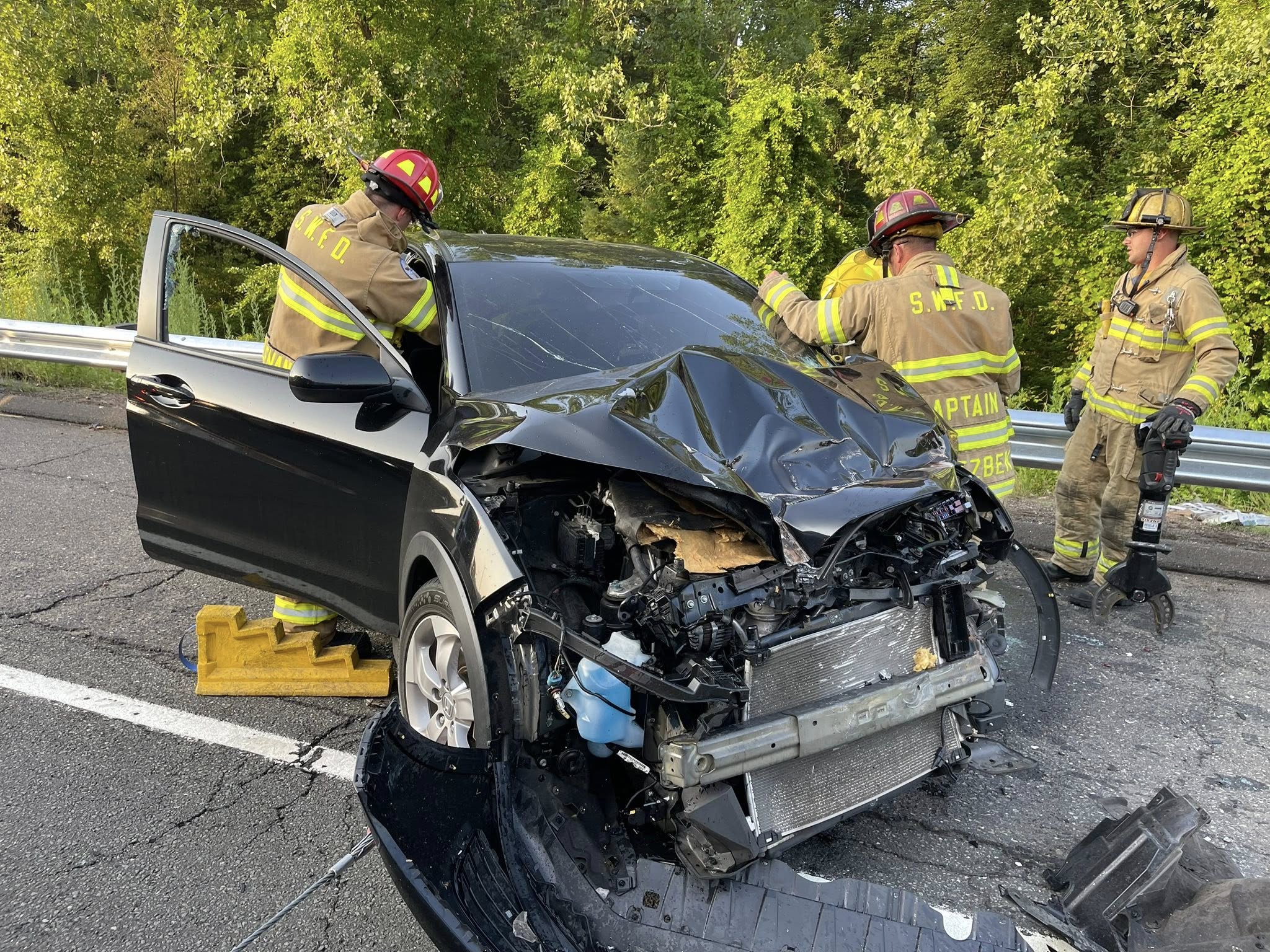 Driver rescued in South Windsor crash with box truck on I-291: Police