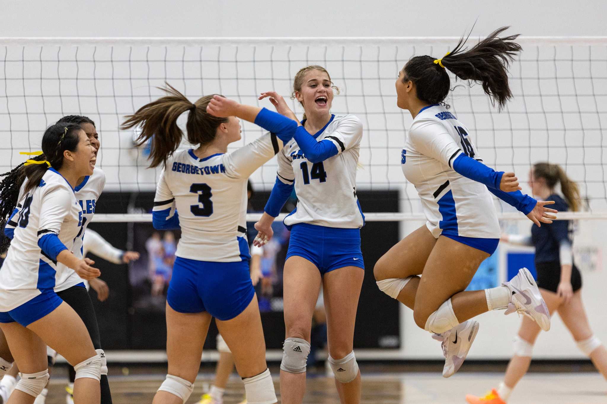 Austinarea teams battle in Tuesday volleyball matches