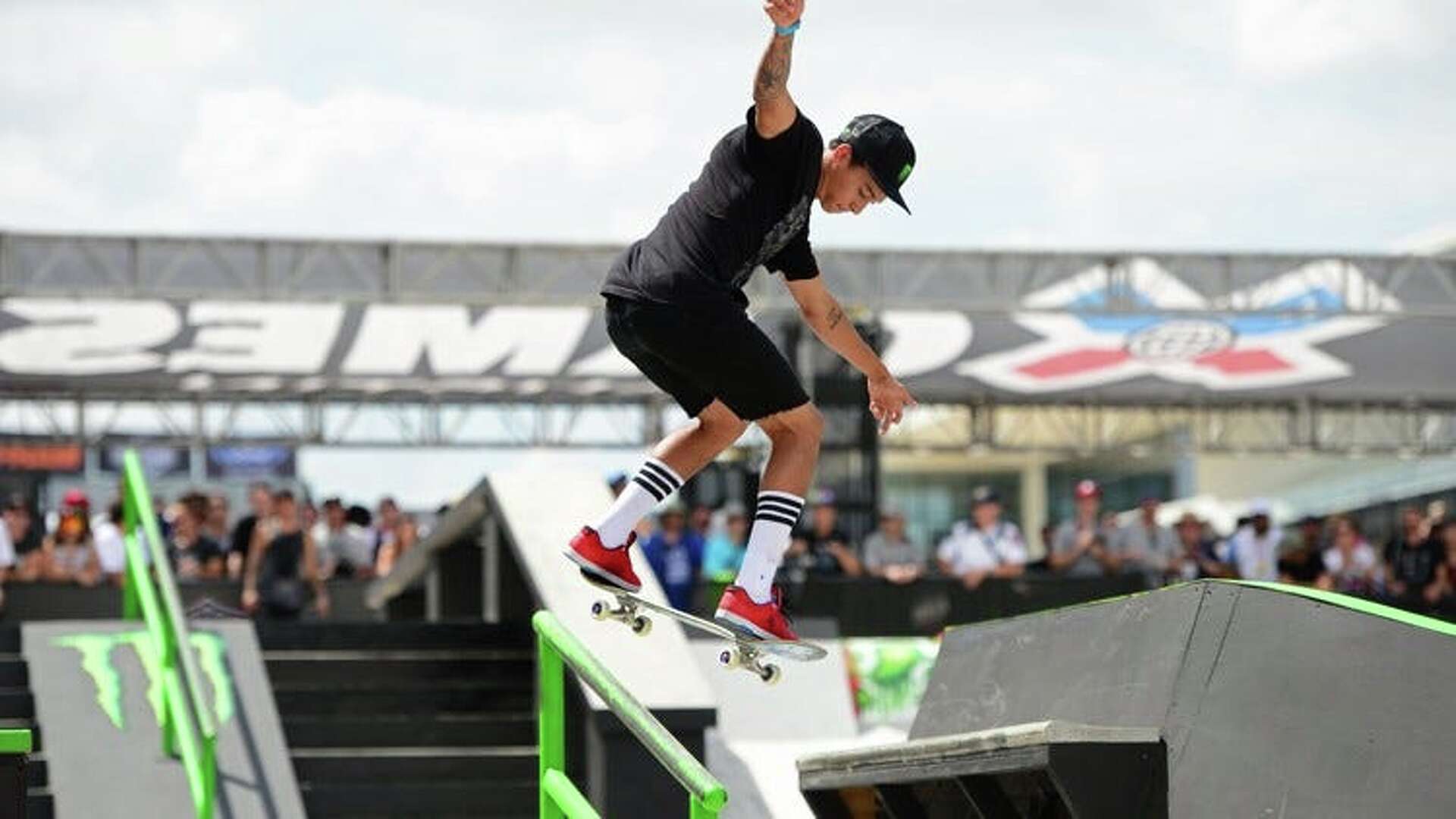 Rock stars' Nyjah Huston, Paul Rodriguez Jr. put on show for skate fans