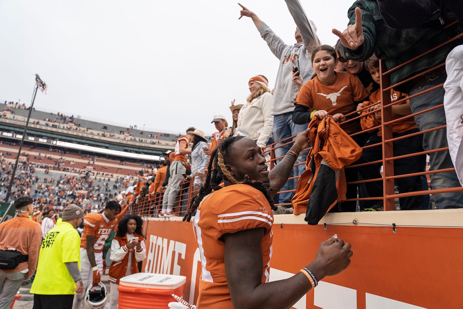 Texas TE Juan Davis: Q&A on beating Oklahoma, his increased role in 2024