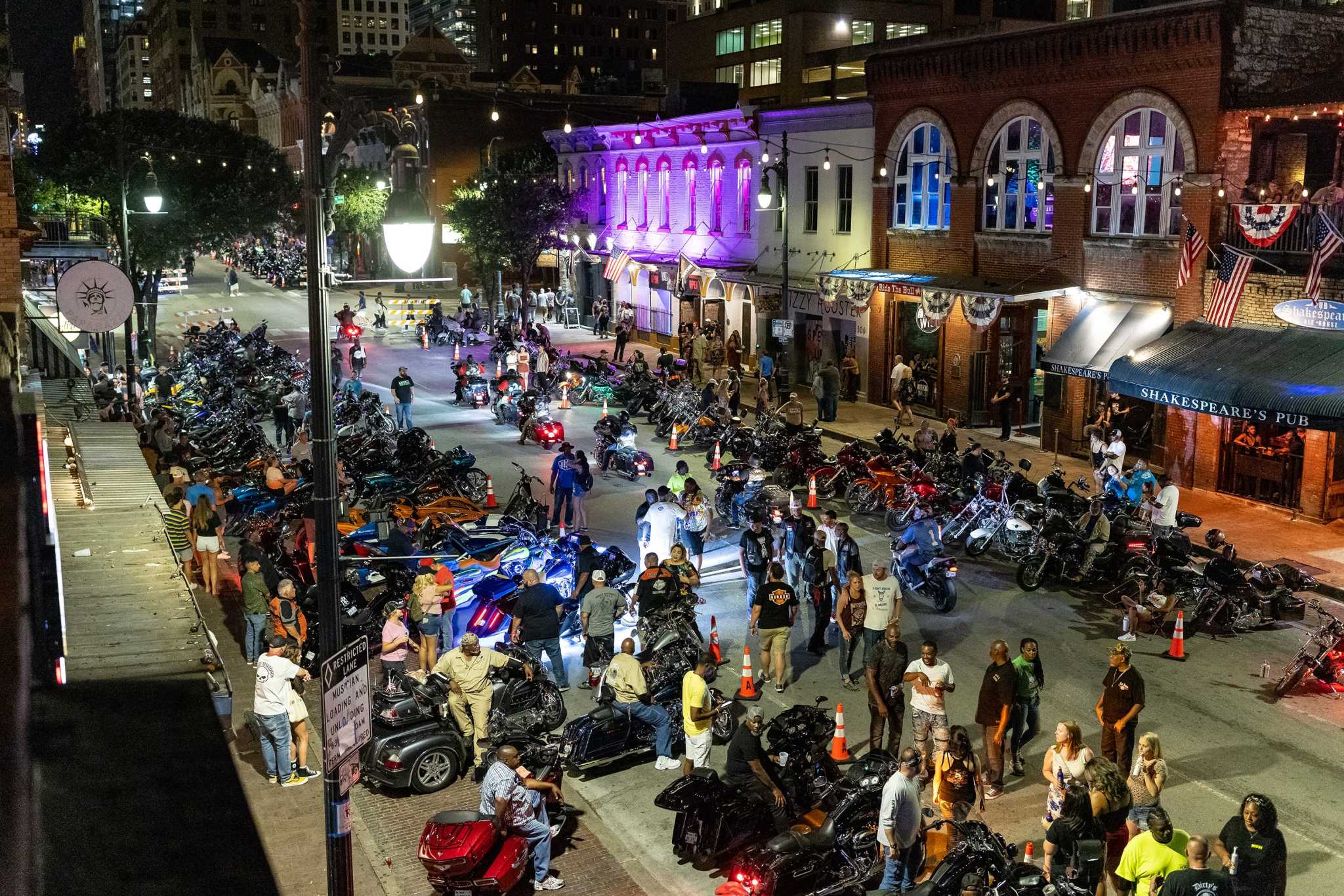 After Austin mass shooting, crowds return to Sixth Street