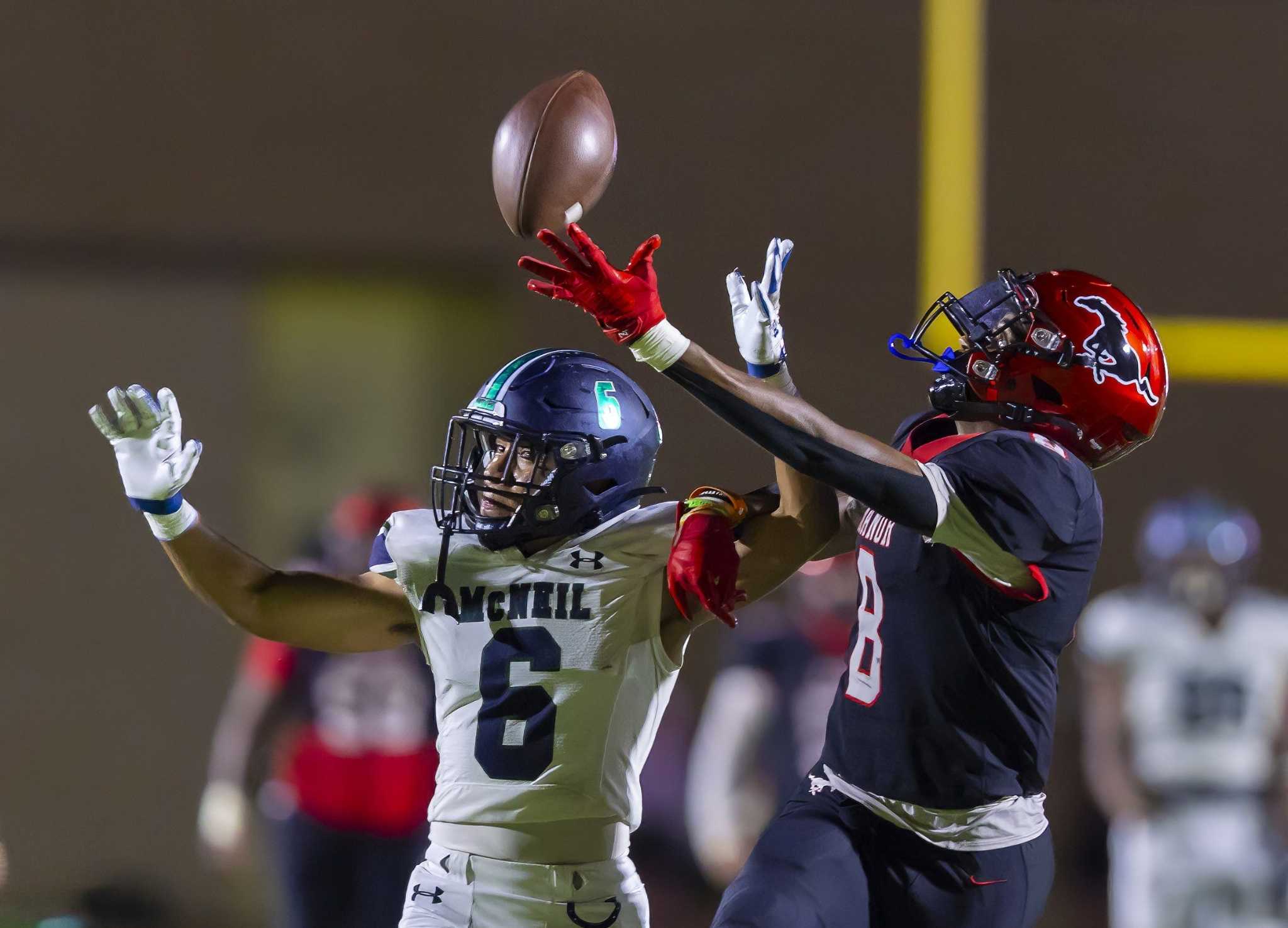 manor-football-rallies-in-second-half-to-beat-mcneil-in-district-game