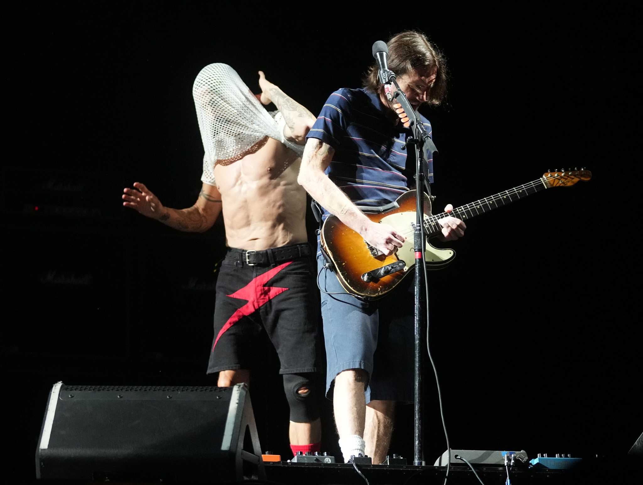 Gunman様/Red Hot Chili Peppers 2022CoachL Watch Red Hot Chili Peppers Debut Moving Tribute To Eddie